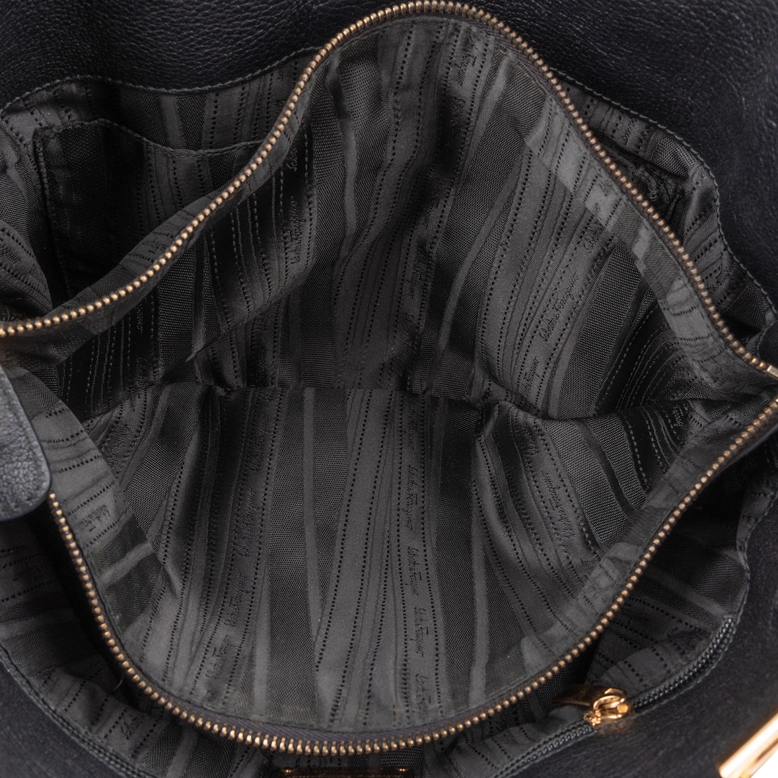 Sac à bandoulière Gancini en cuir grainé de Salvatore Ferragamo