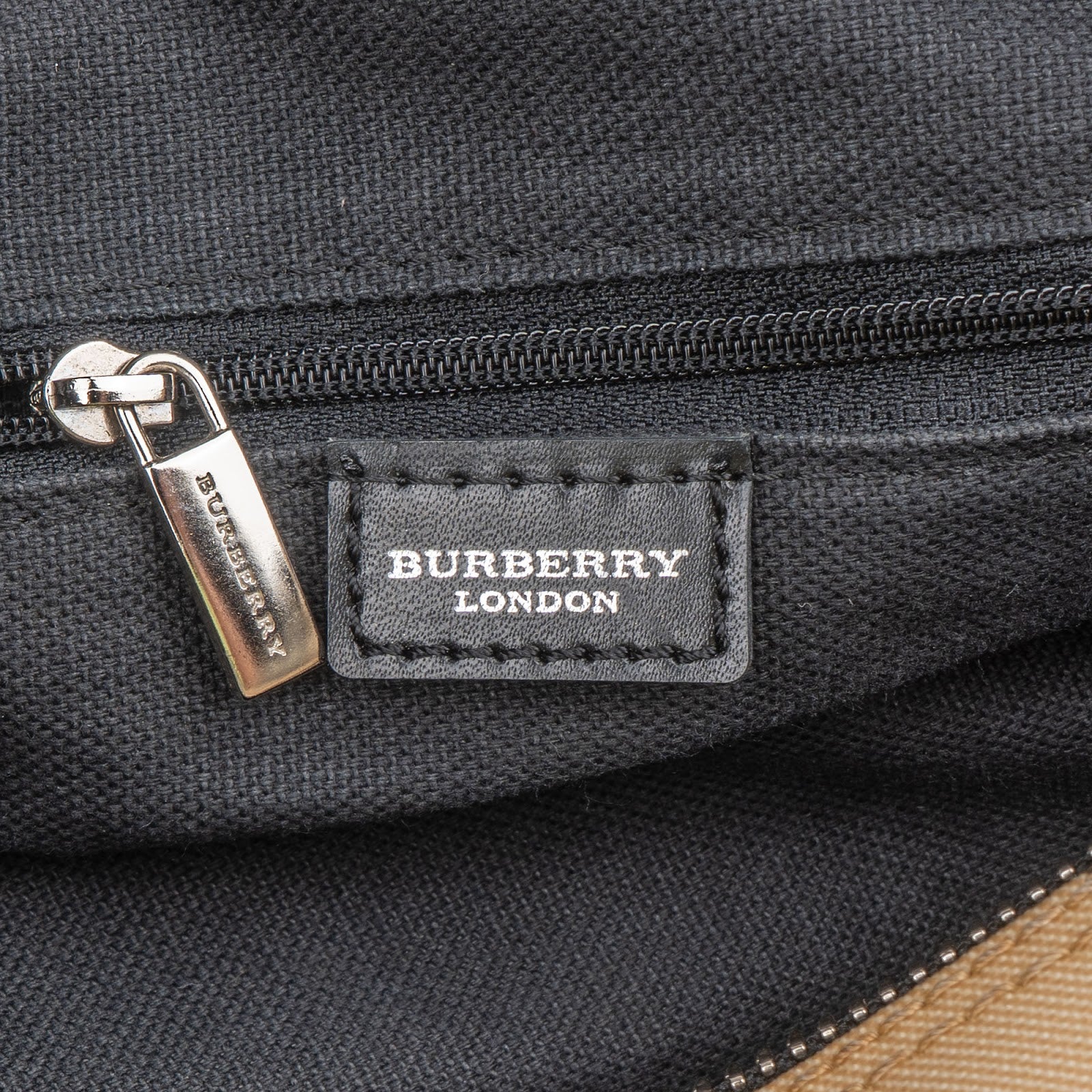 Sac à main Burberry Nova à motif « Nova-Check » et monogramme