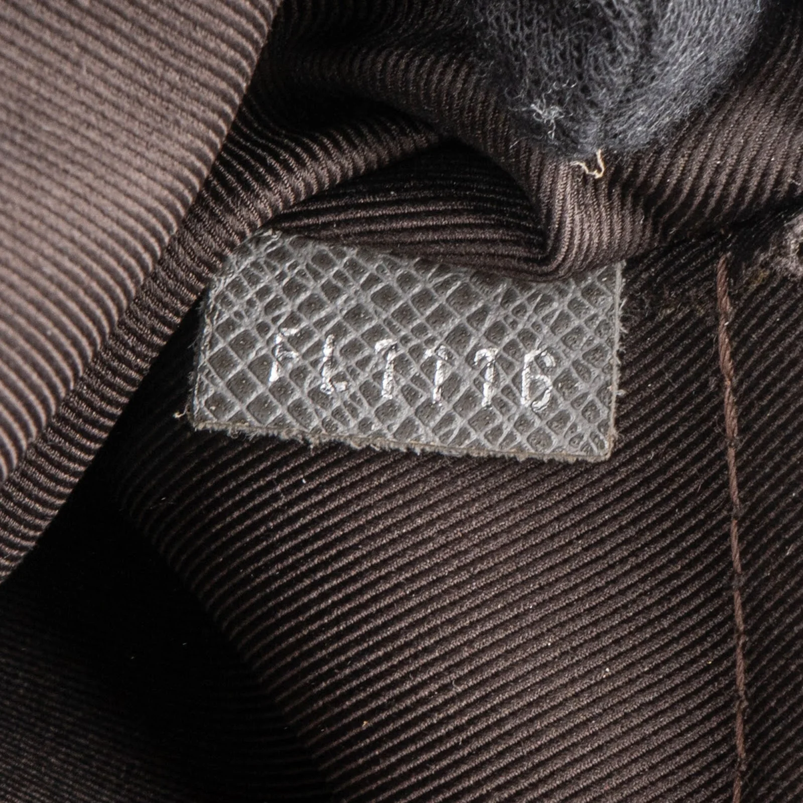 Louis Vuitton Grey Taiga Leather Porte-Documents Voyage Aktentasche