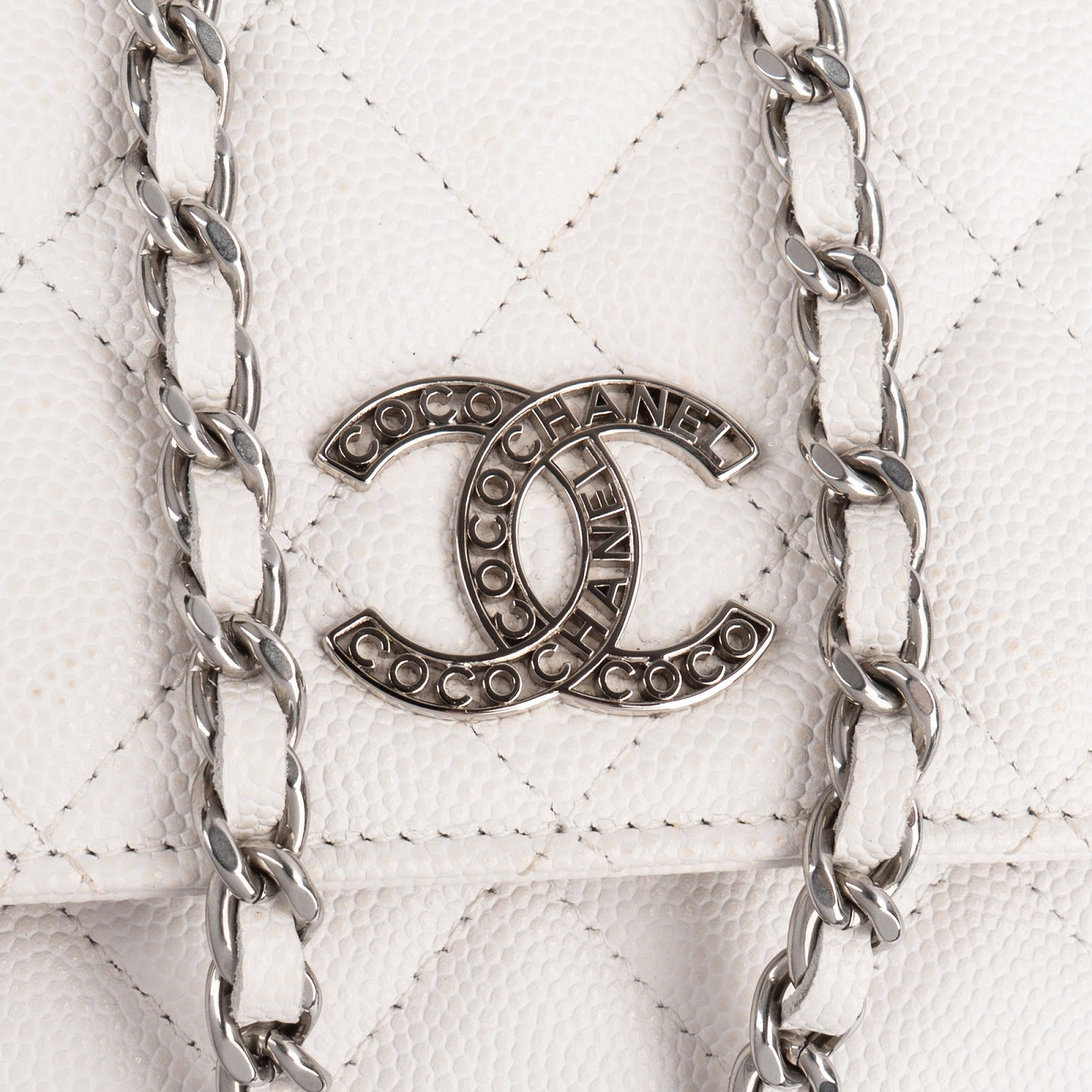 Chanel – Sac à bandoulière « Filigree Coco Wallet » avec chaîne