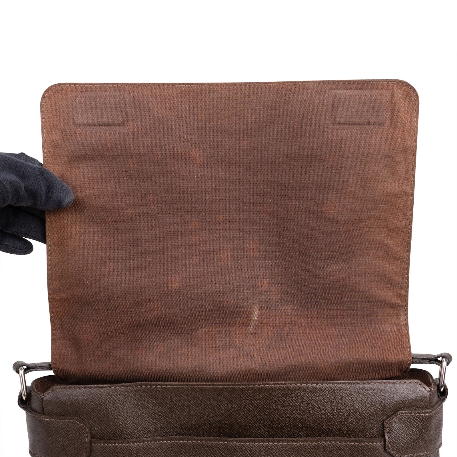 Louis Vuitton Taiga Leather Roman MM Messenger Crossbody Bag