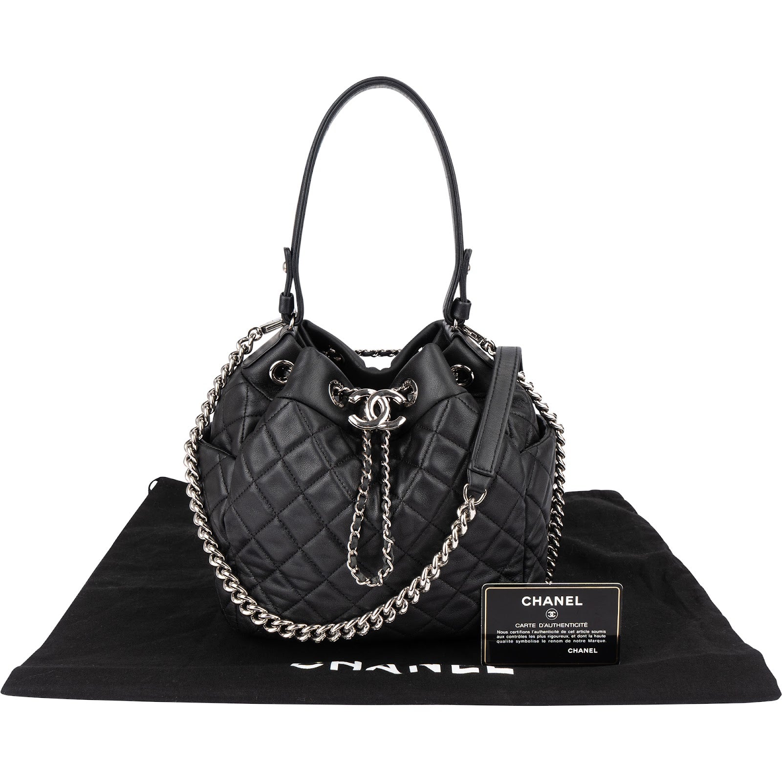 Chanel – Sac à bandoulière type « bucket » à cordon CC
