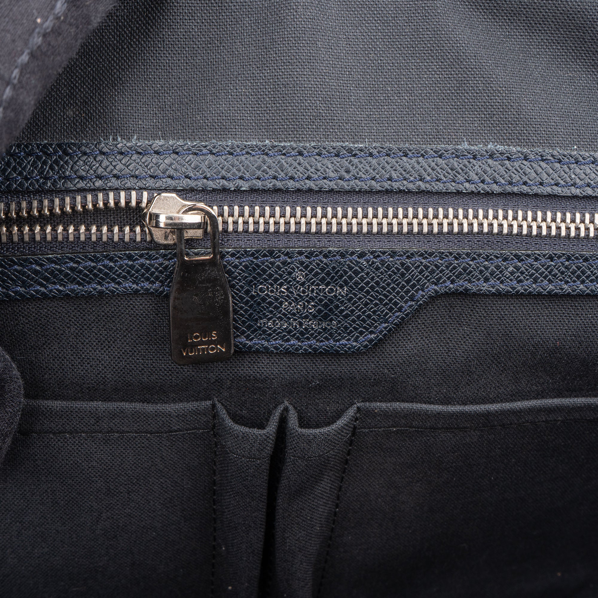 Louis Vuitton Bleu Taiga Leather Vassili PM Business Tasche