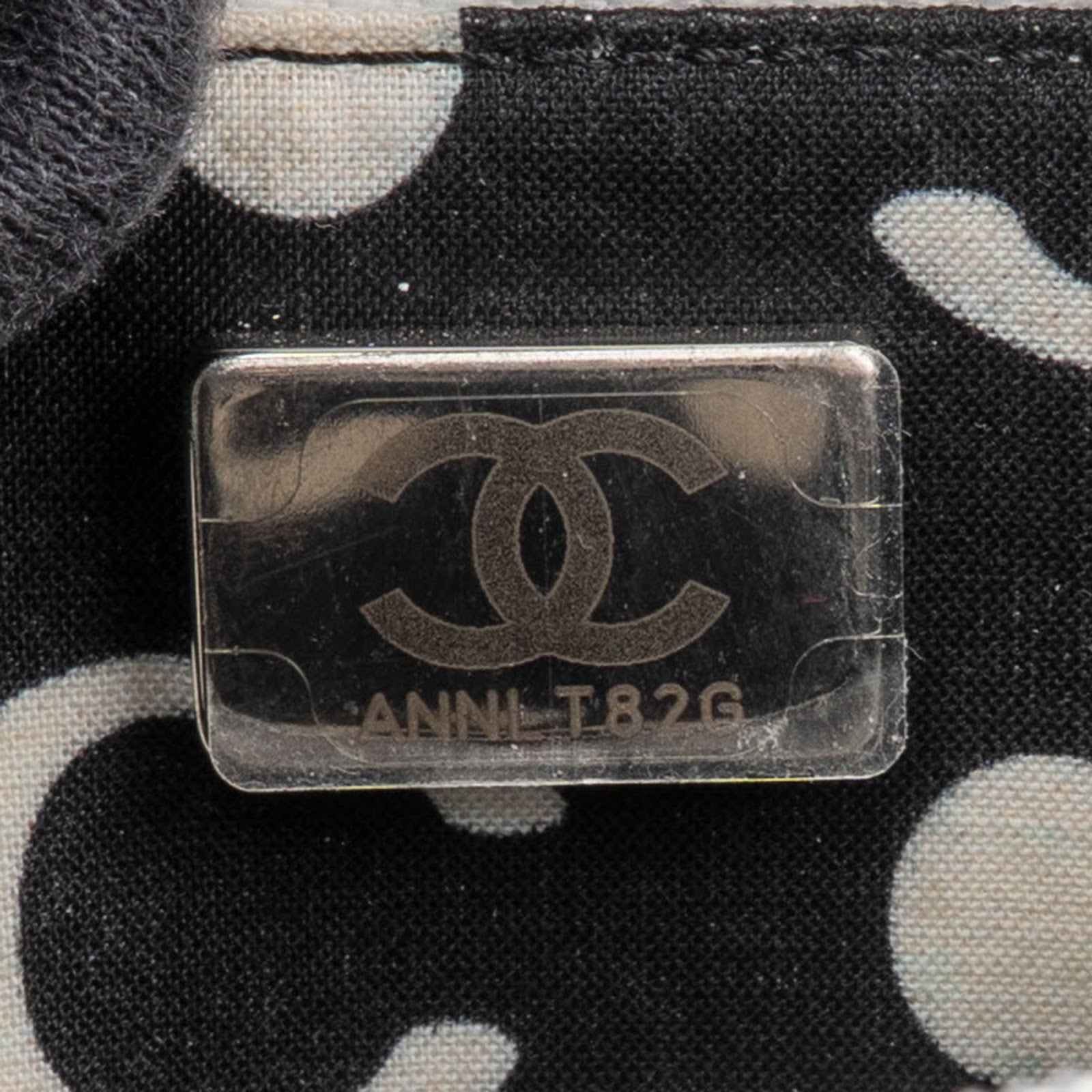 Chanel – Sac à bandoulière « Filigree Coco Wallet » avec chaîne