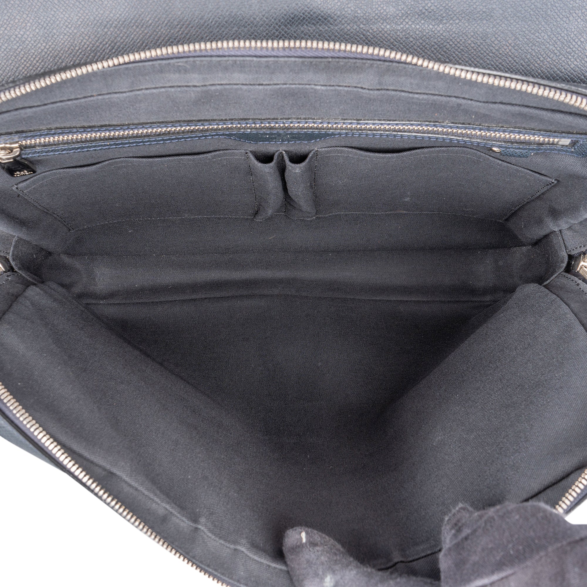 Sac d'affaires Vassili PM Louis Vuitton en cuir Taiga bleu