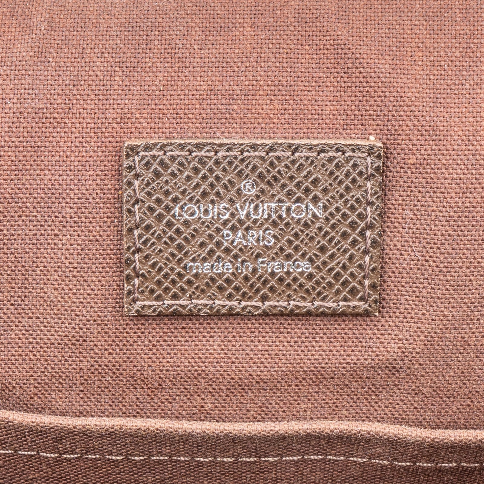 Louis Vuitton Taiga Leather Roman MM Messenger Crossbody Bag