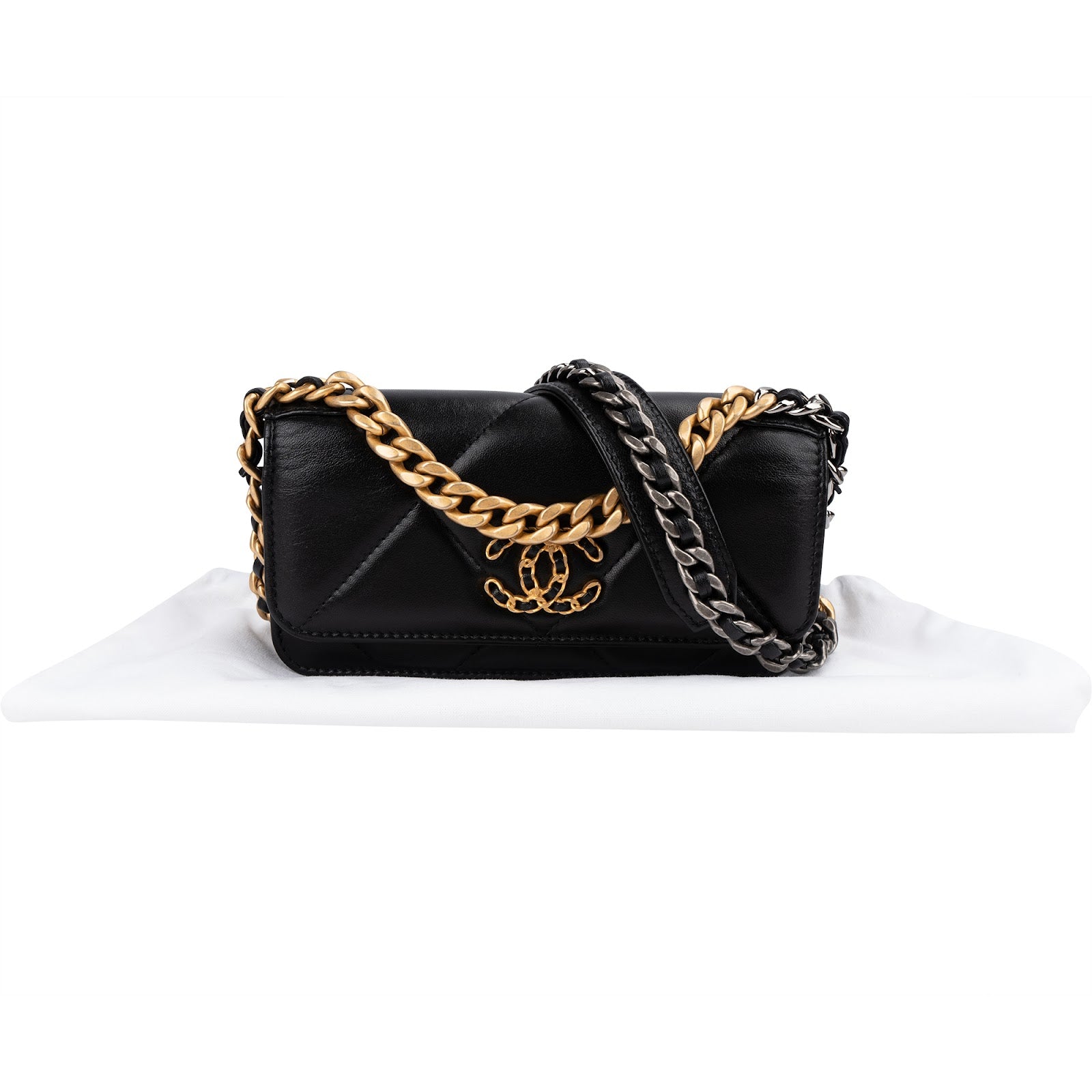 Chanel – 19 Wallet on Chain (WOC)