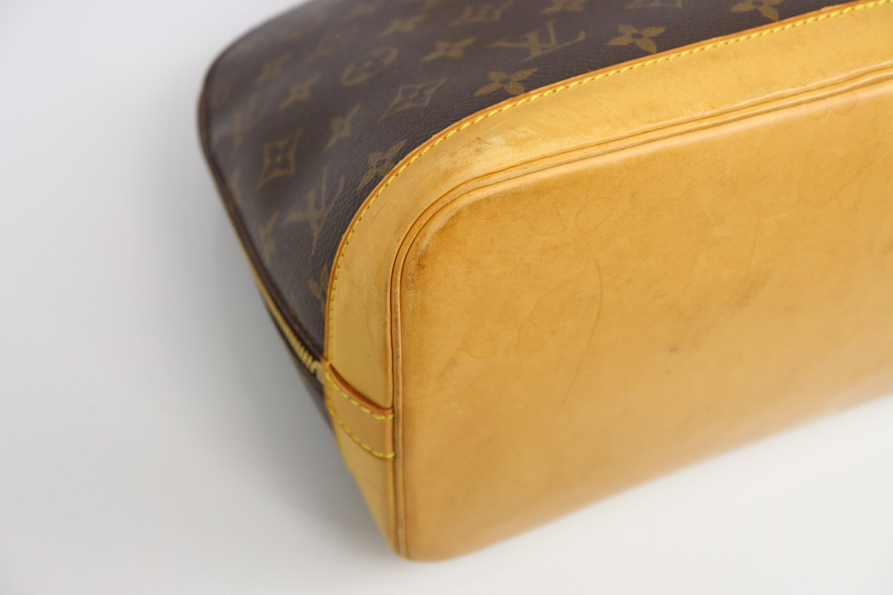 Louis Vuitton Canvas Monogram Alma Handbag