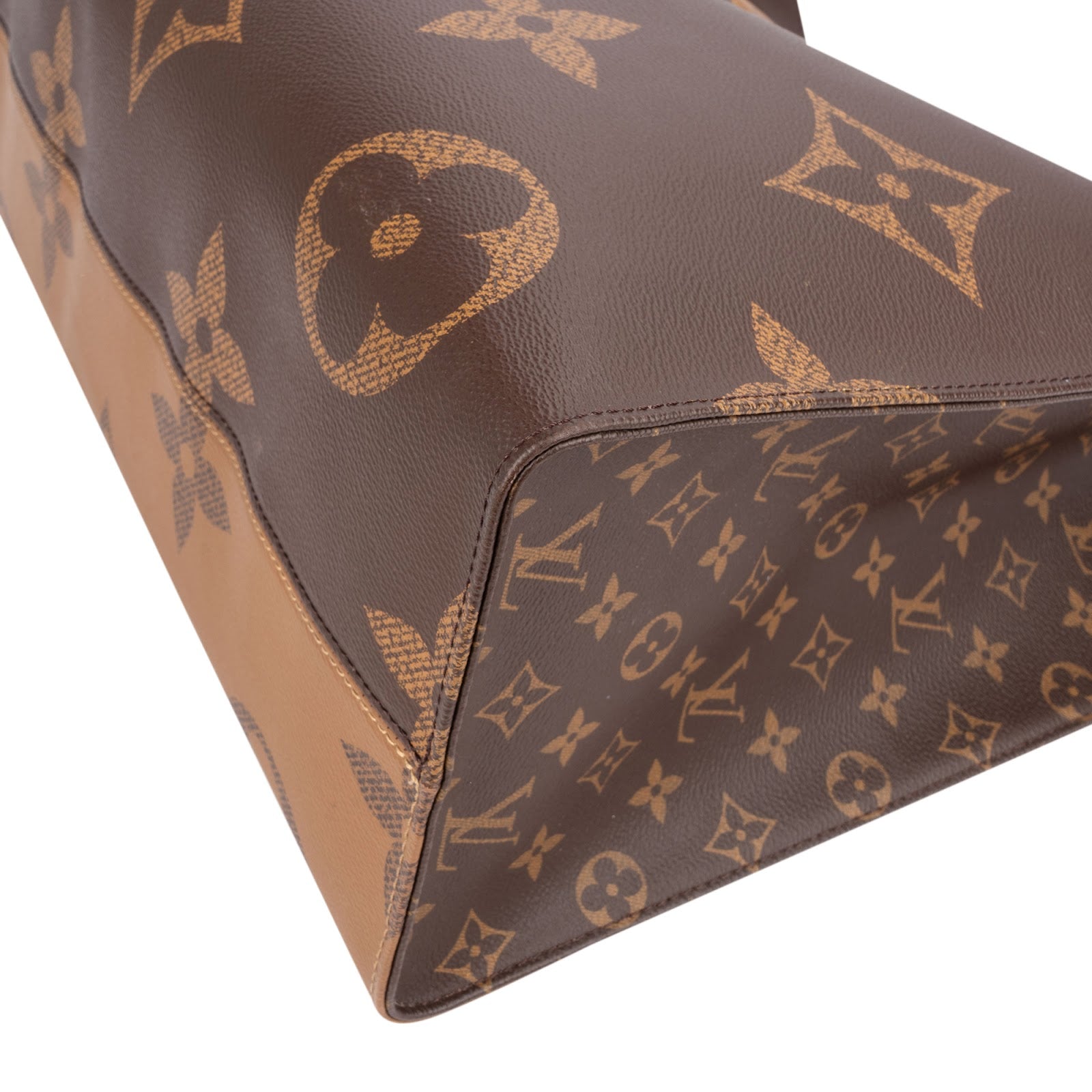 Louis Vuitton – OnTheGo GM Shoulder Bag