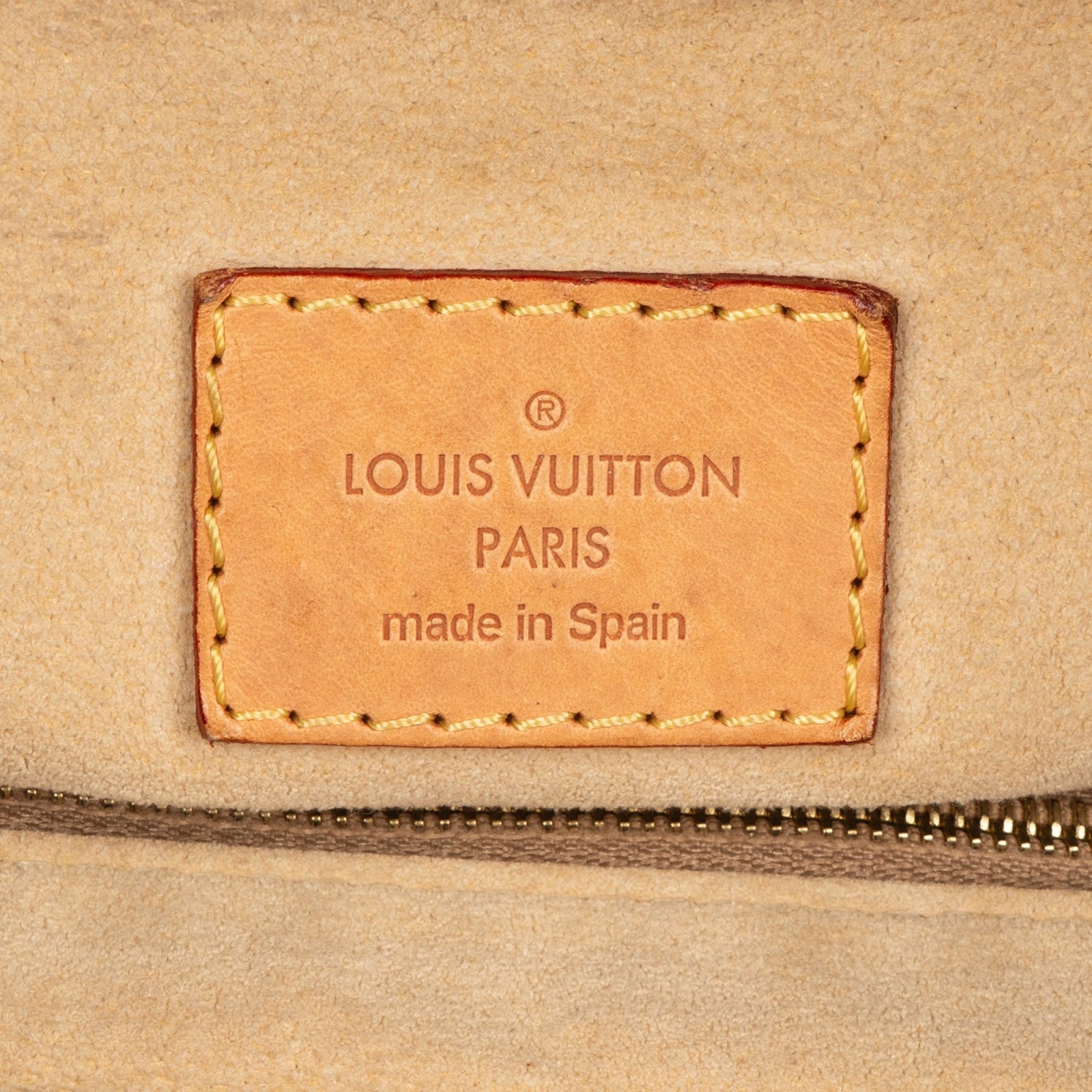 Louis Vuitton - Artsy MM Shoulder Bag