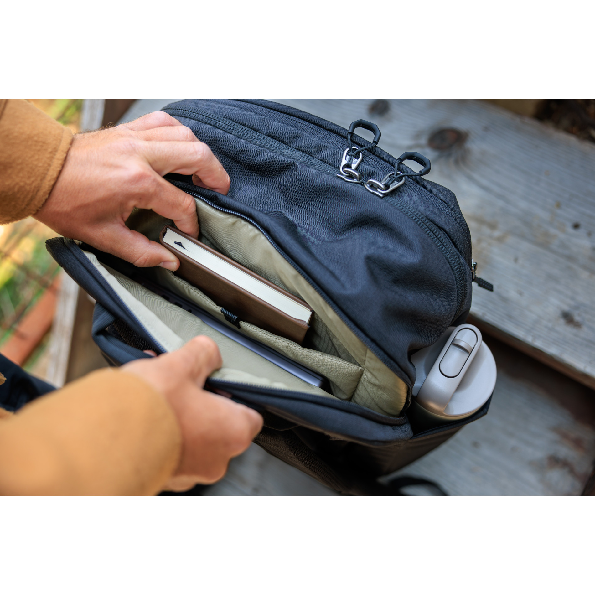 BORDER 30 - POOL PARTY