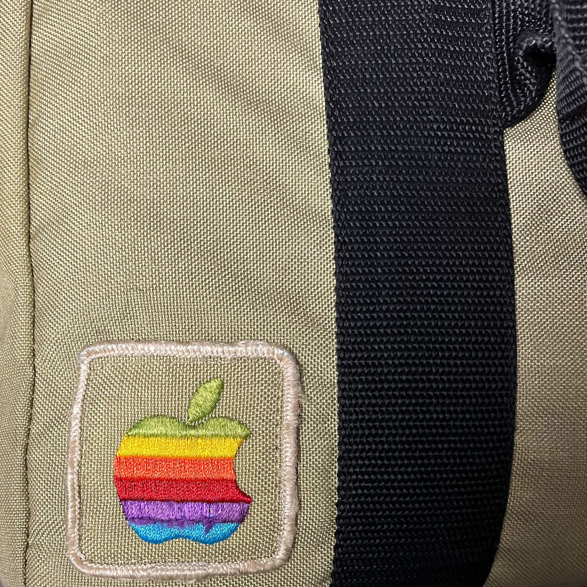 Apple original 1984 Rainbow MacBag [for 128k, 512k or Plus] - Computer
