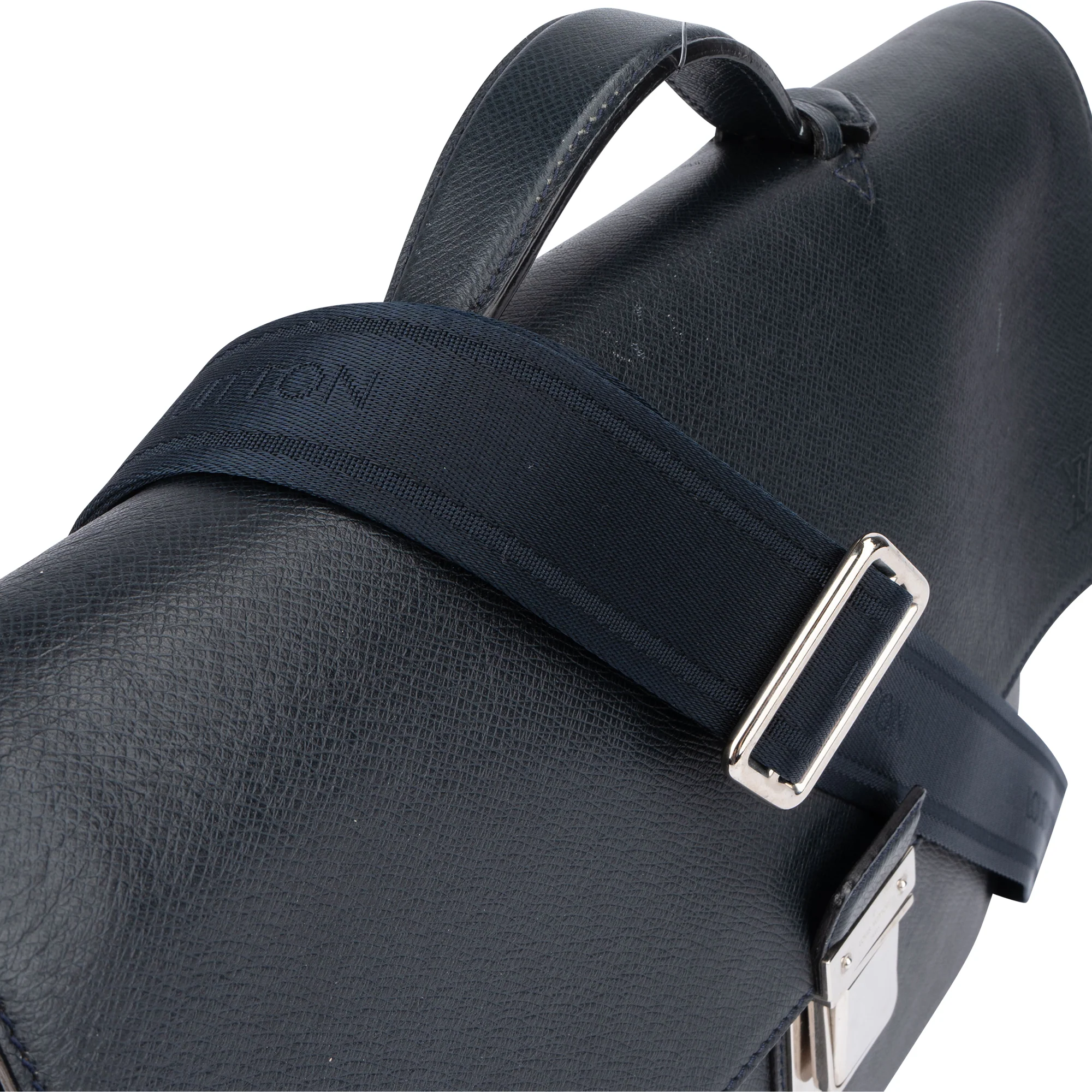 Louis Vuitton Bleu Taiga Leather Vassili PM Business Tasche