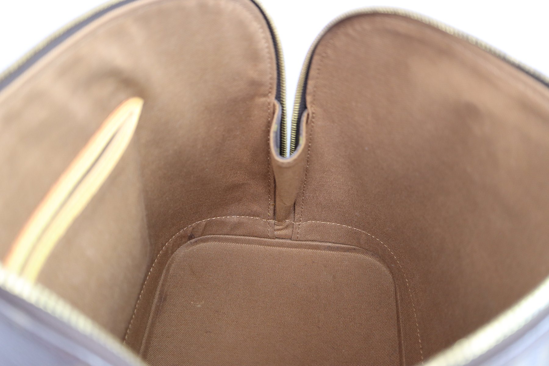 Louis Vuitton Canvas Monogram Alma Handbag