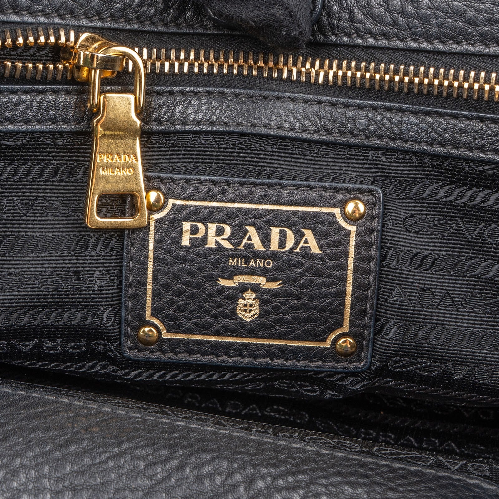 Prada – Vitello Daino Large Tote Shoulder Bag
