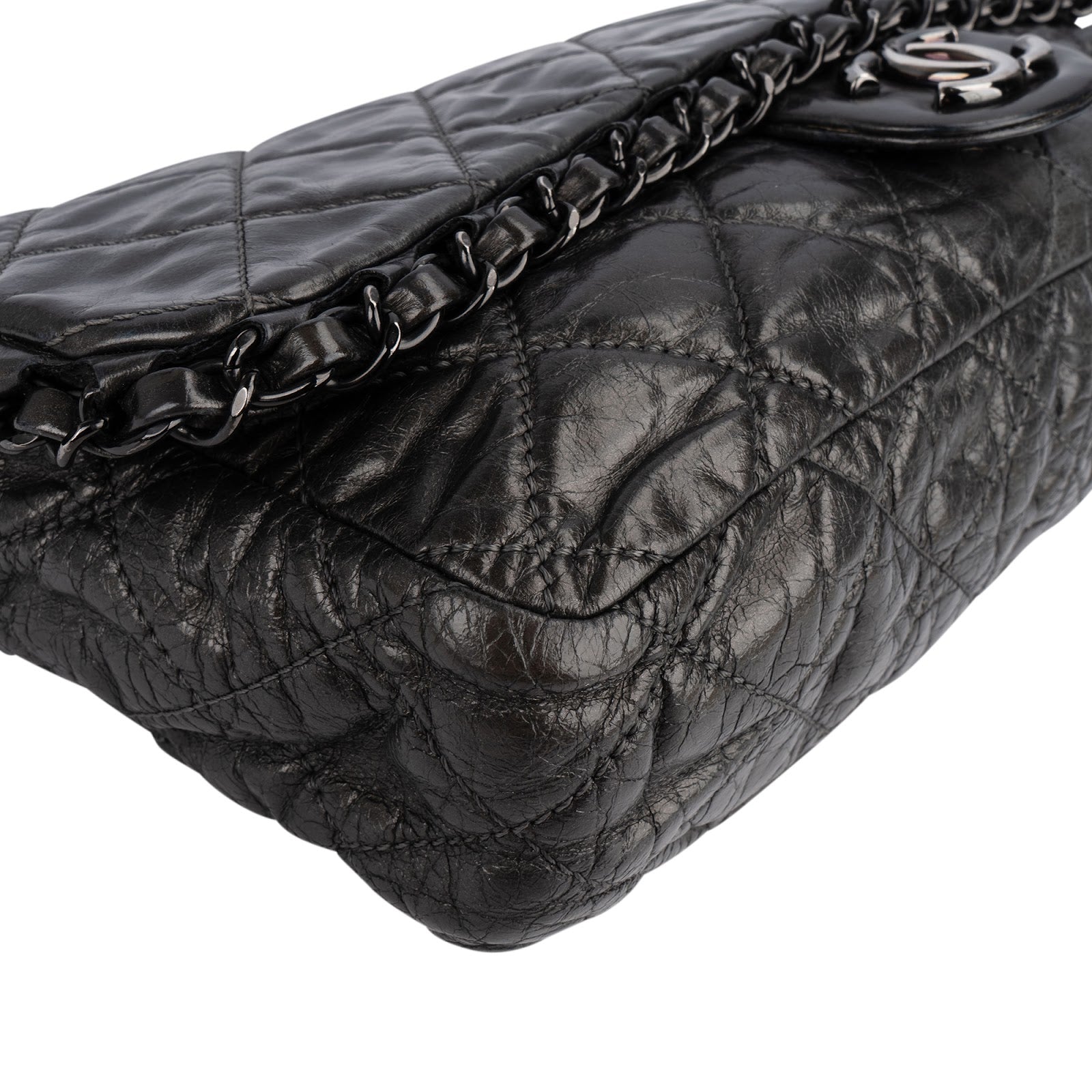 Sac à bandoulière Chanel « Chain Me East West » à rabat unique, en cuir de veau matelassé