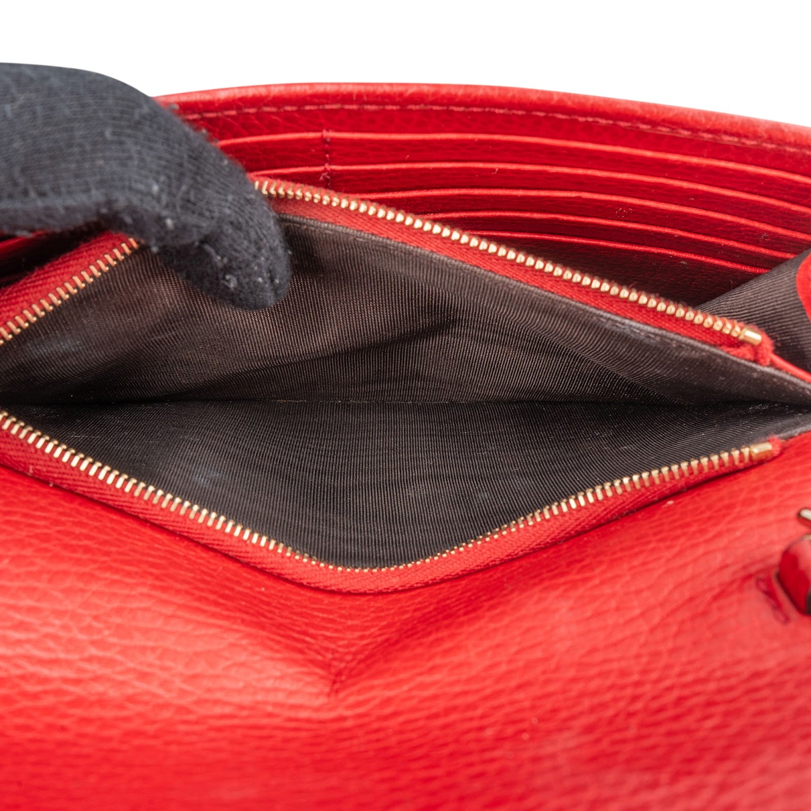 Gucci Pebbled Leather Interlocking GG Wallet On Chain