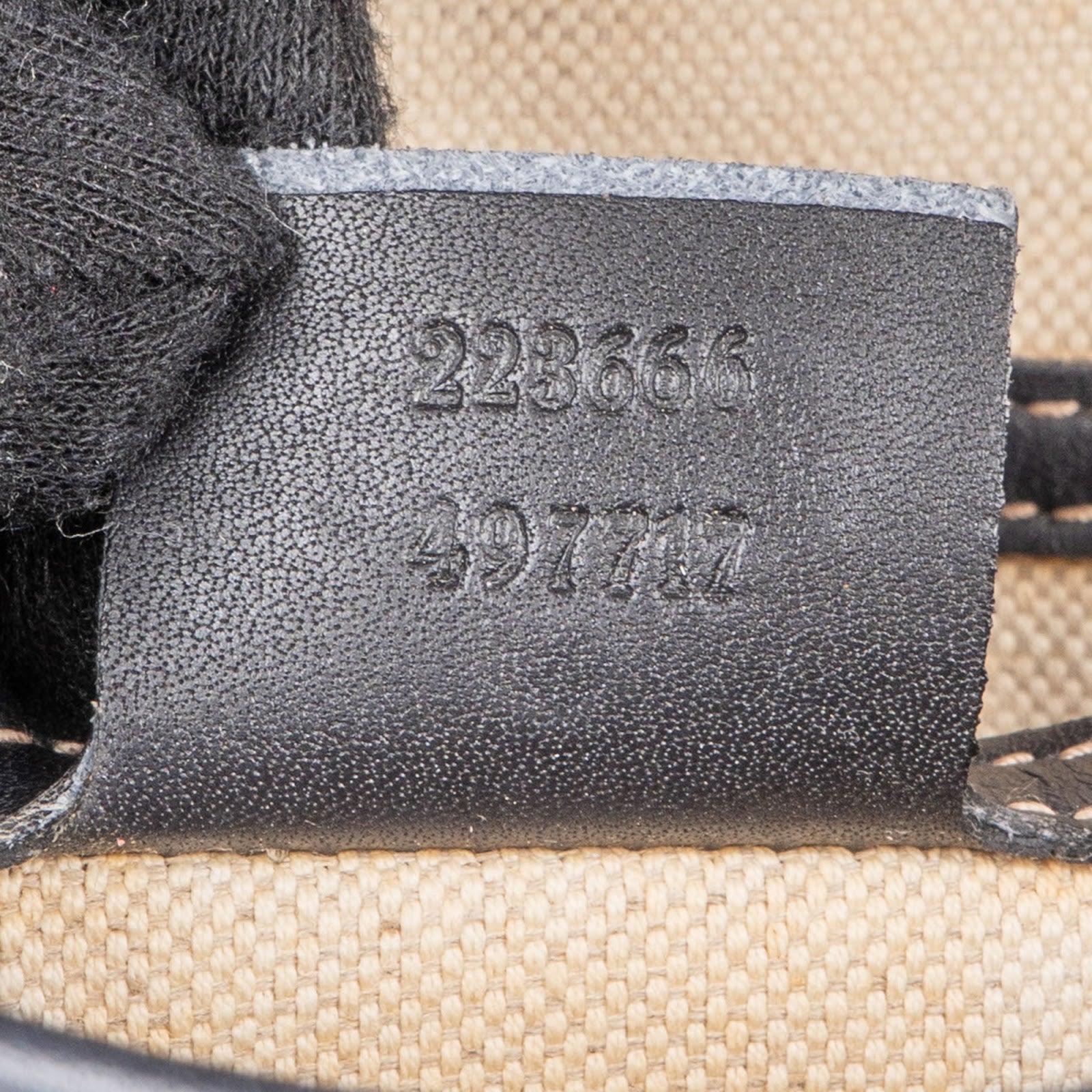 Gucci - GG Supreme Messenger Bag