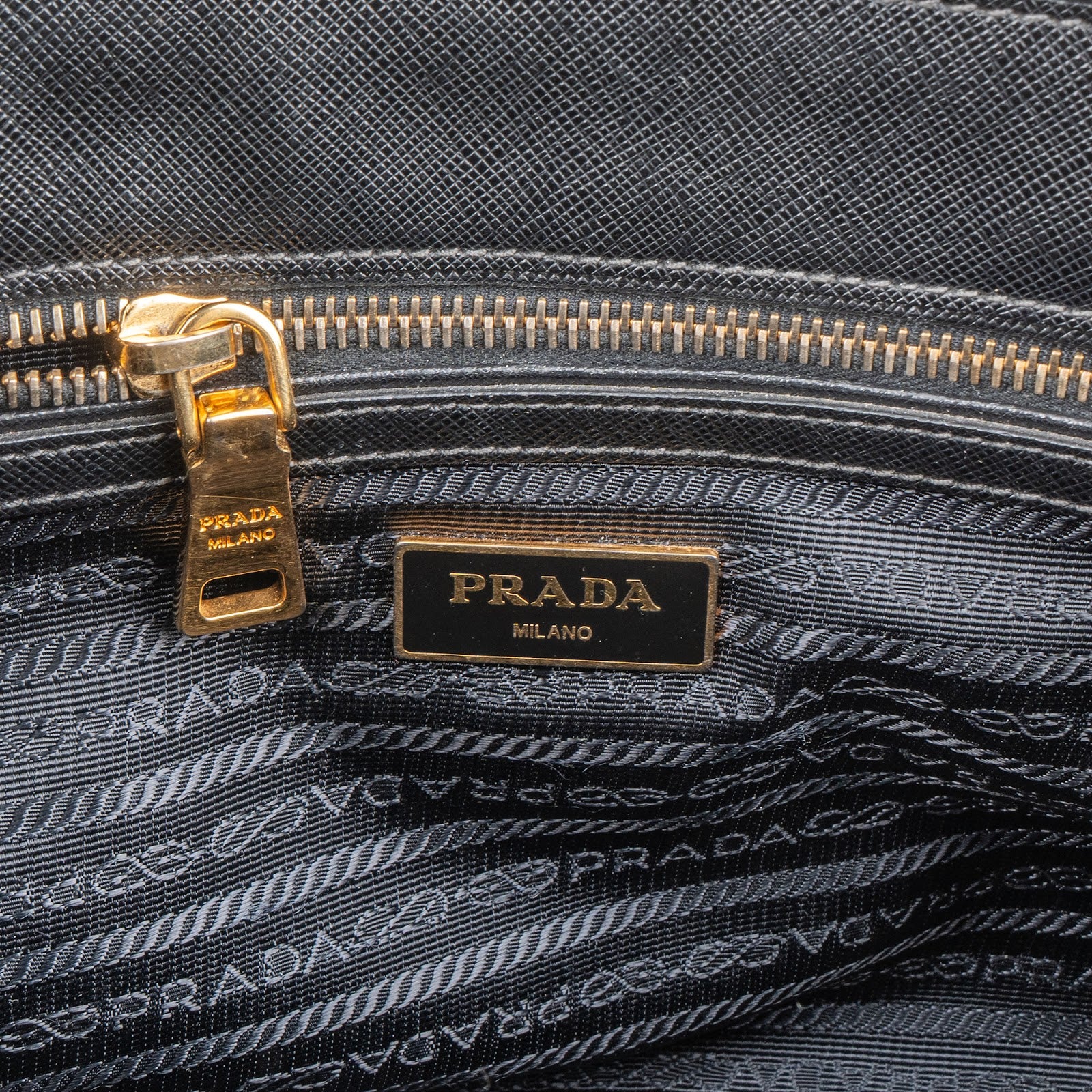 Prada - Noir Small Galleria Handbag
