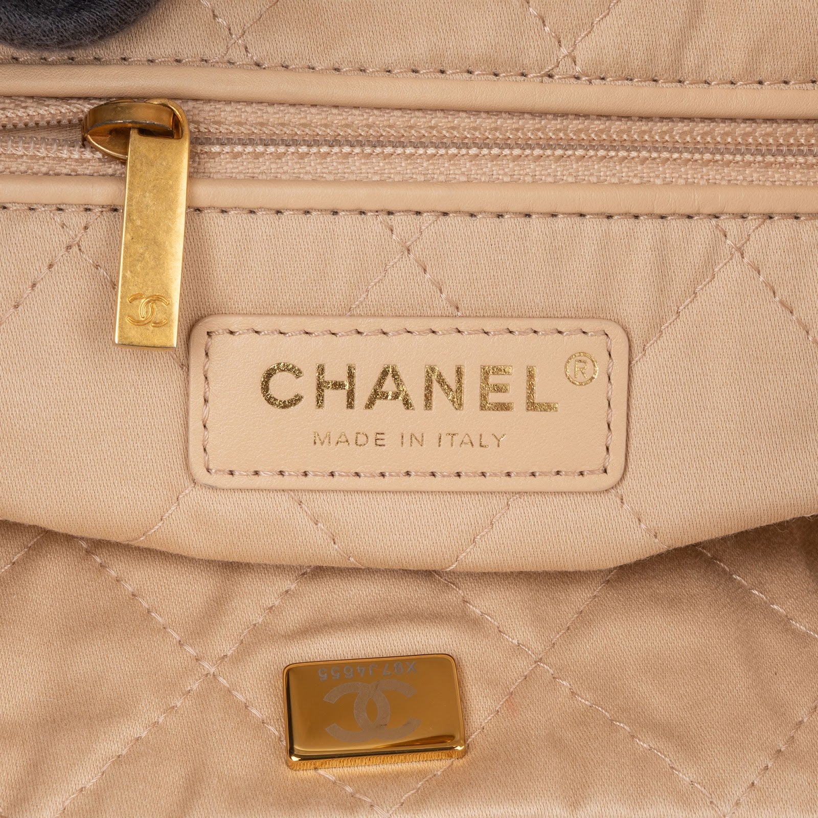 Chanel 22 - Maxi Drawstring Schultertasche