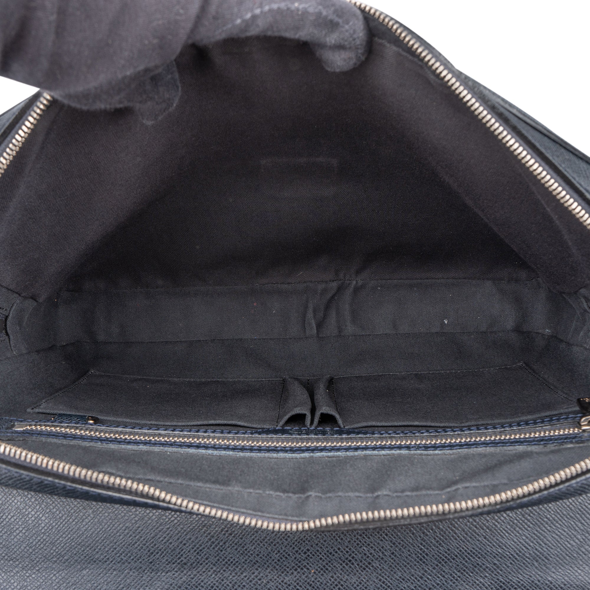 Louis Vuitton Bleu Taiga Leather Vassili PM Business Tasche