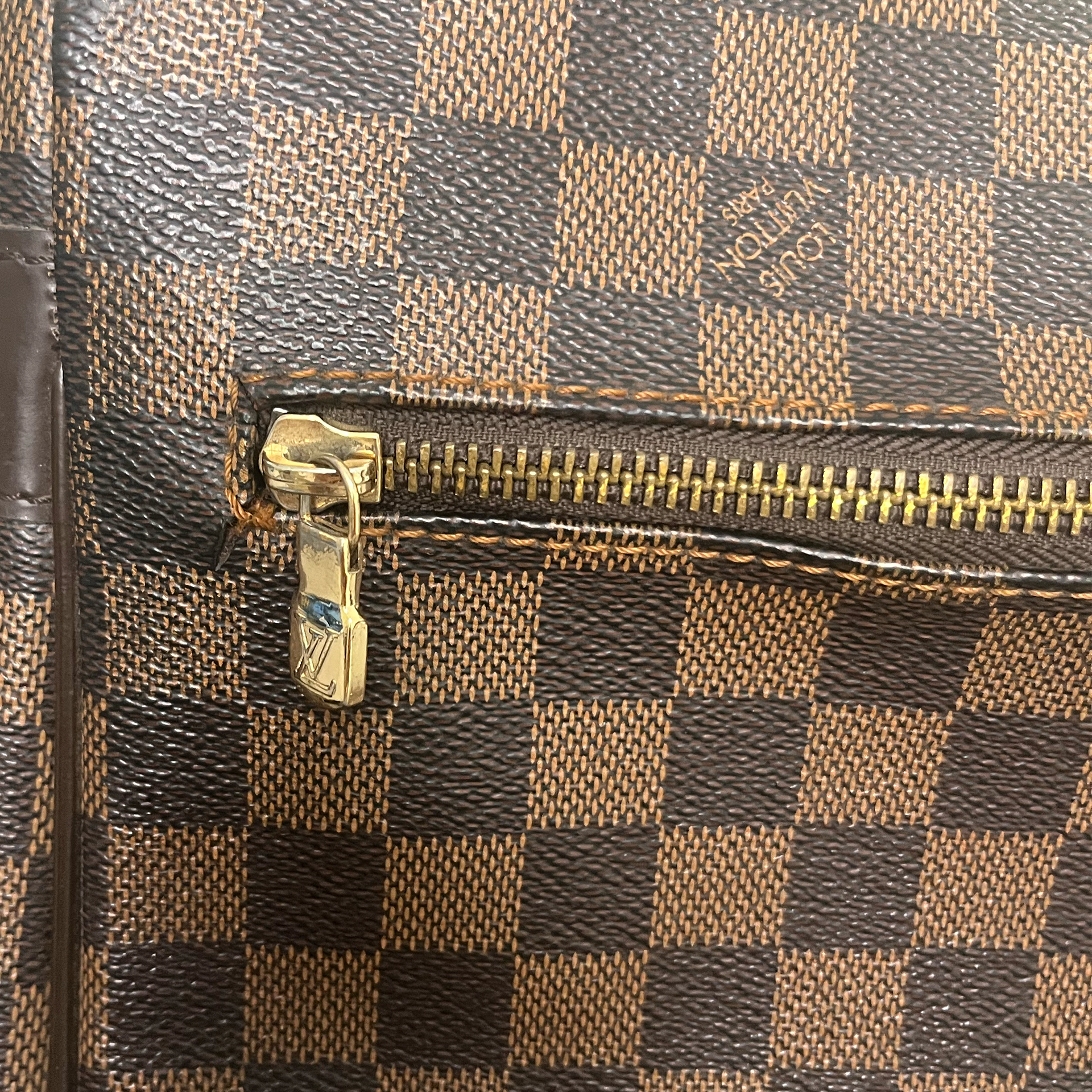 Louis Vuitton - District Umhängetasche