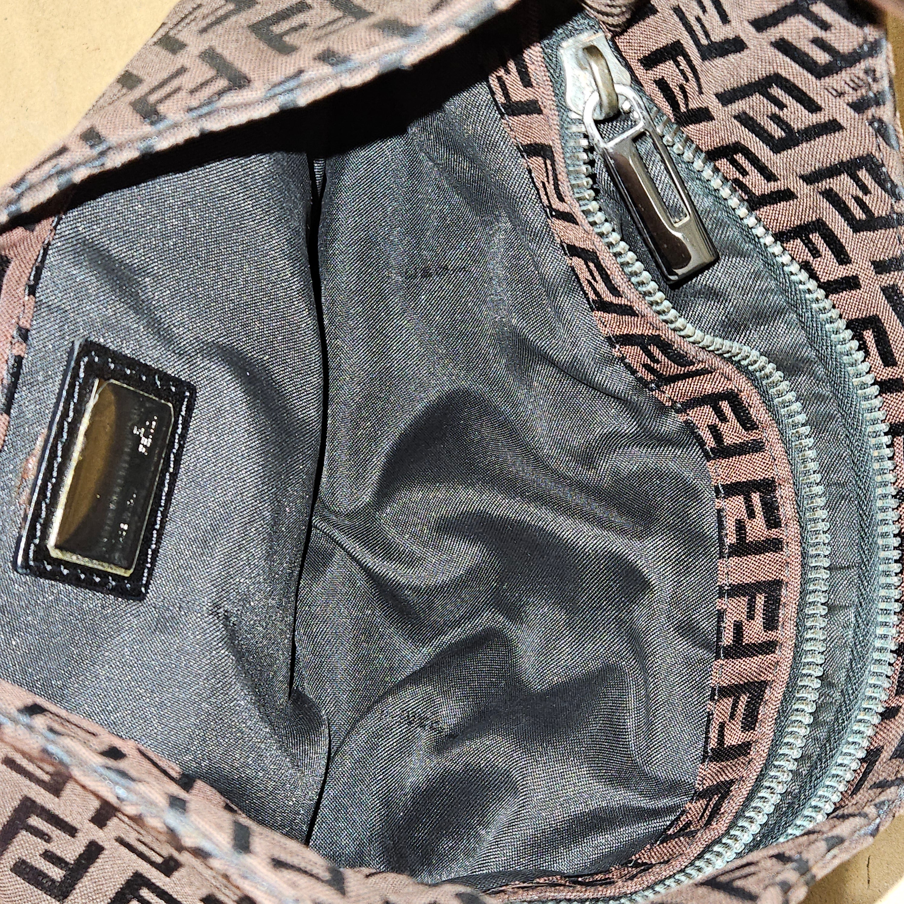 Sac à bandoulière Fendi FF Monogram Baguette à boucle