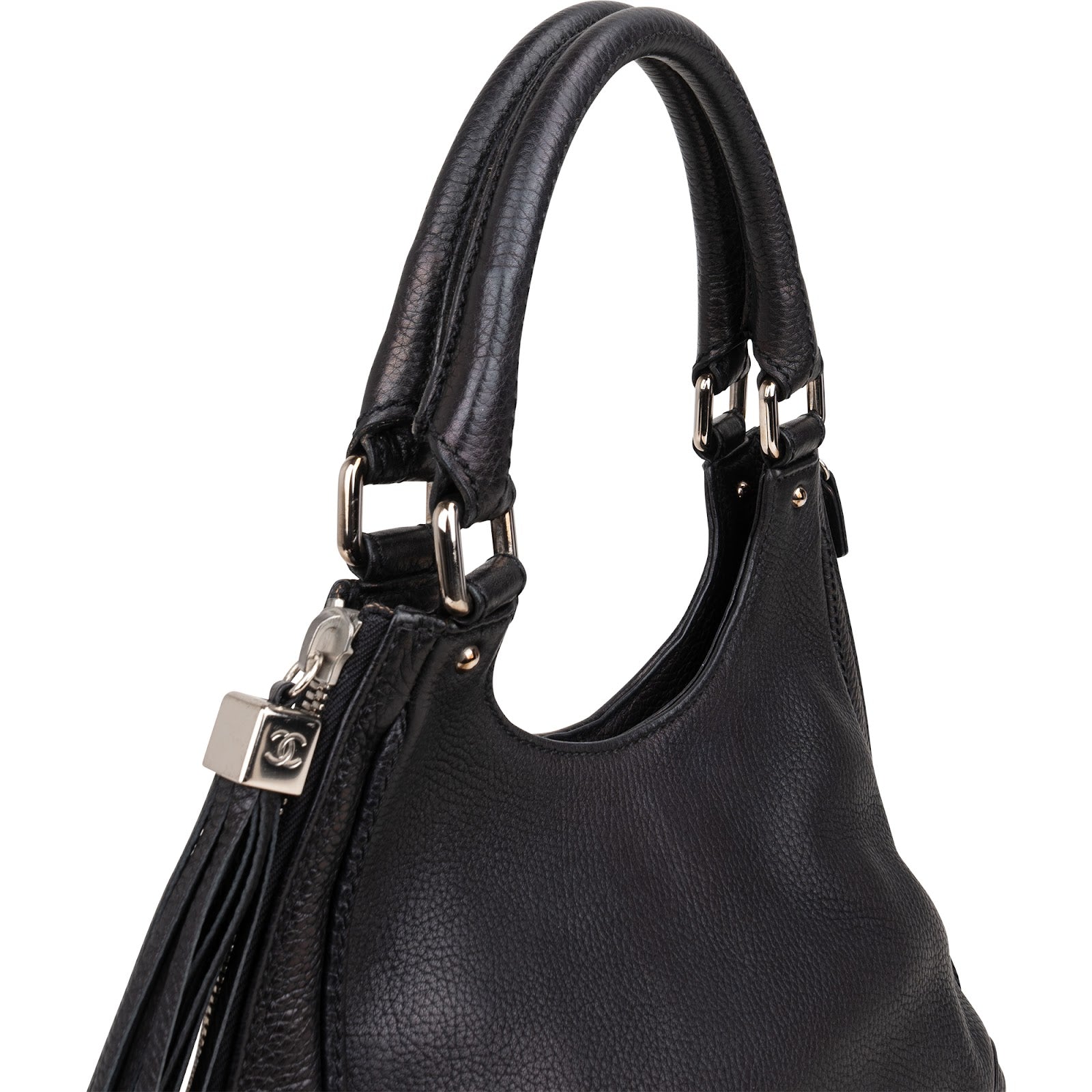 Sac à bandoulière Hobo Chanel en cuir de veau grainé avec pompon