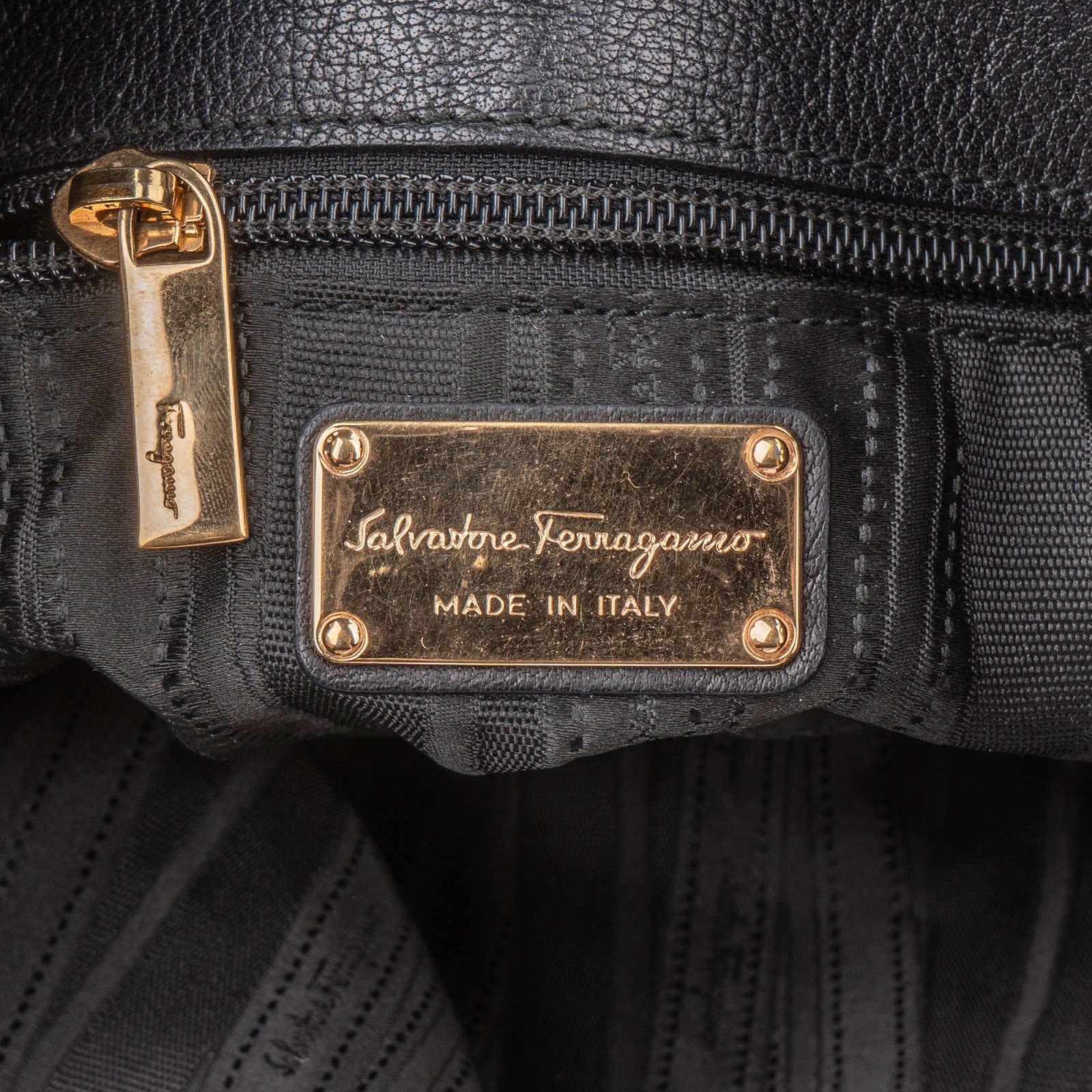 Sac à bandoulière Gancini en cuir grainé de Salvatore Ferragamo