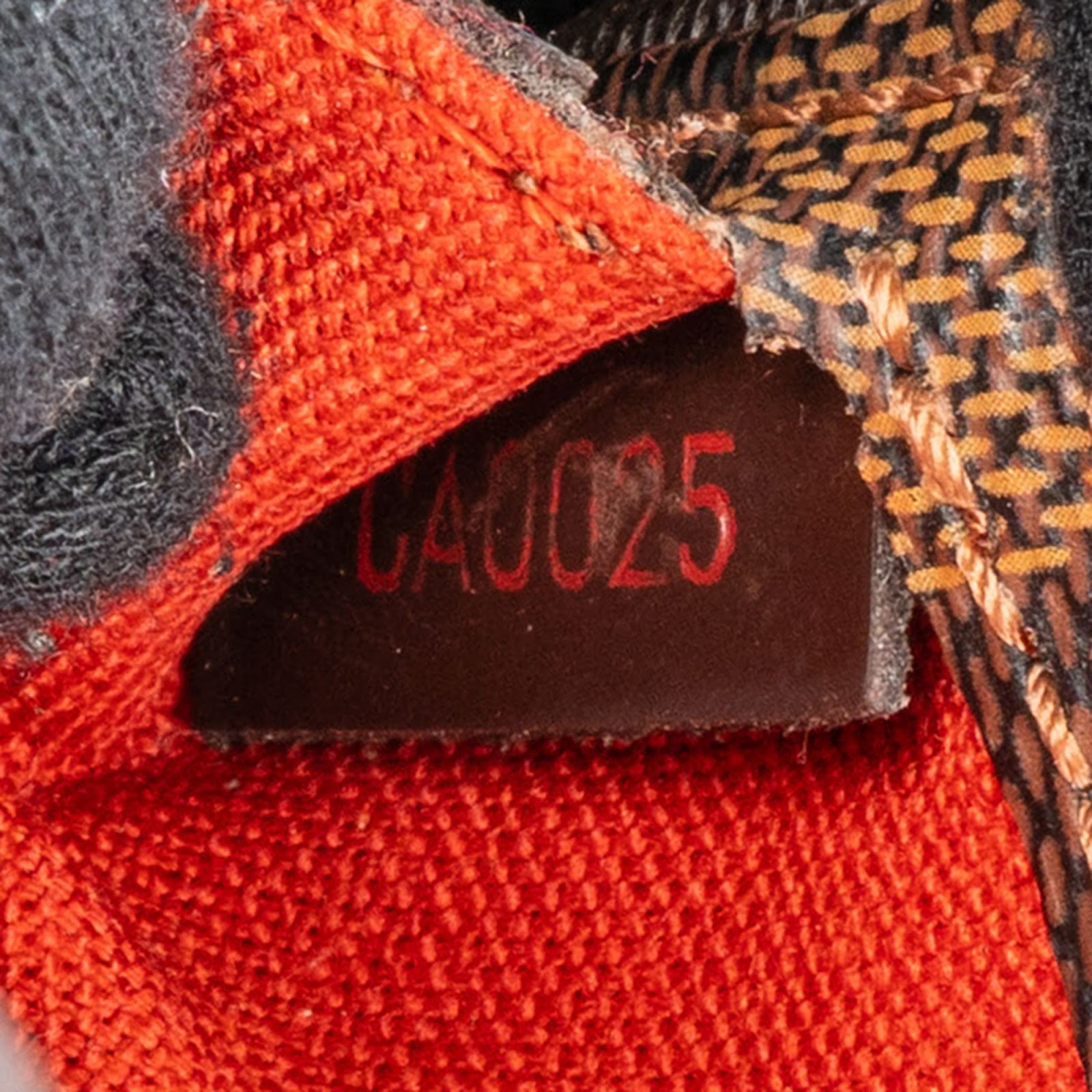 Louis Vuitton - Geronimos Crossbody Bag