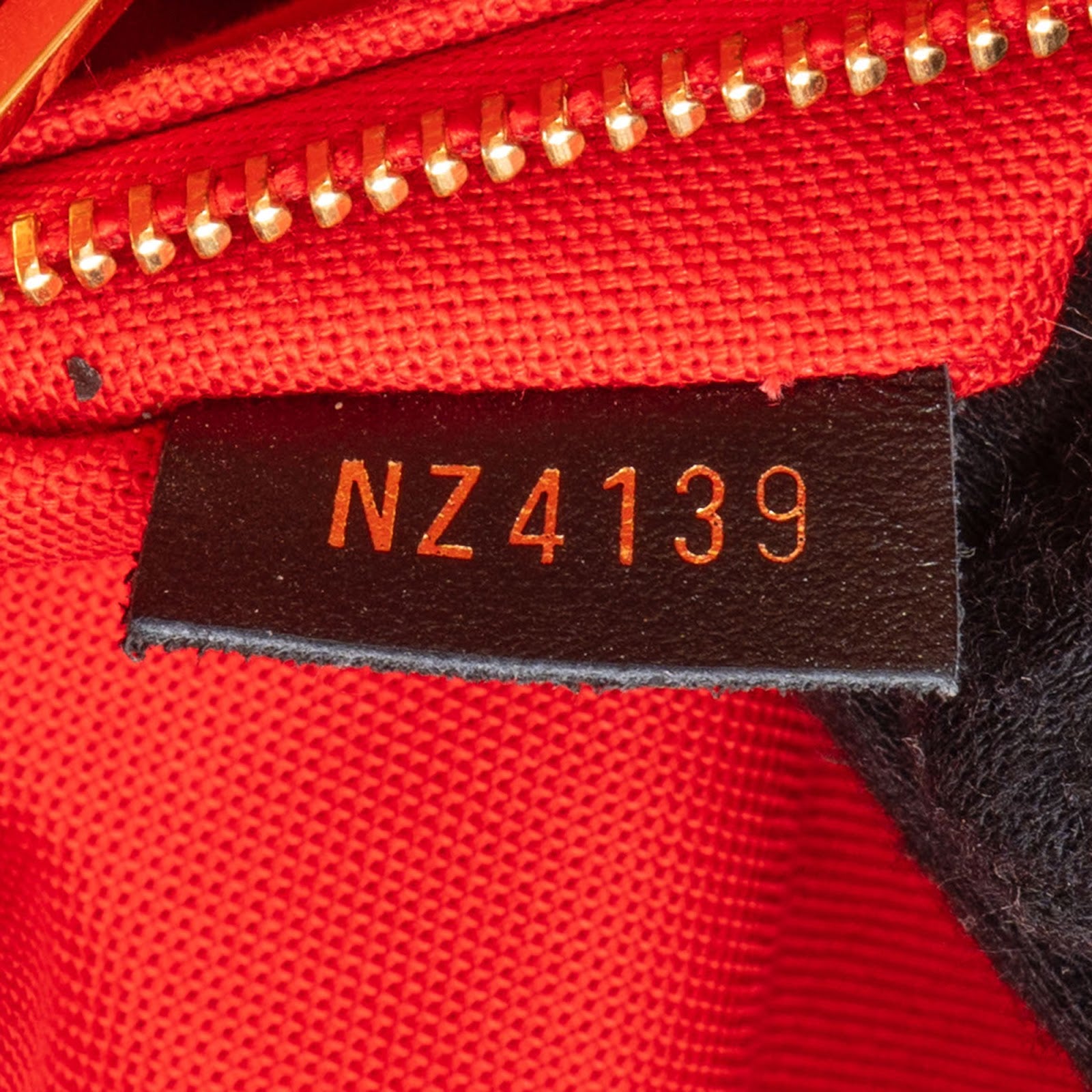Louis Vuitton – OnTheGo GM Shoulder Bag