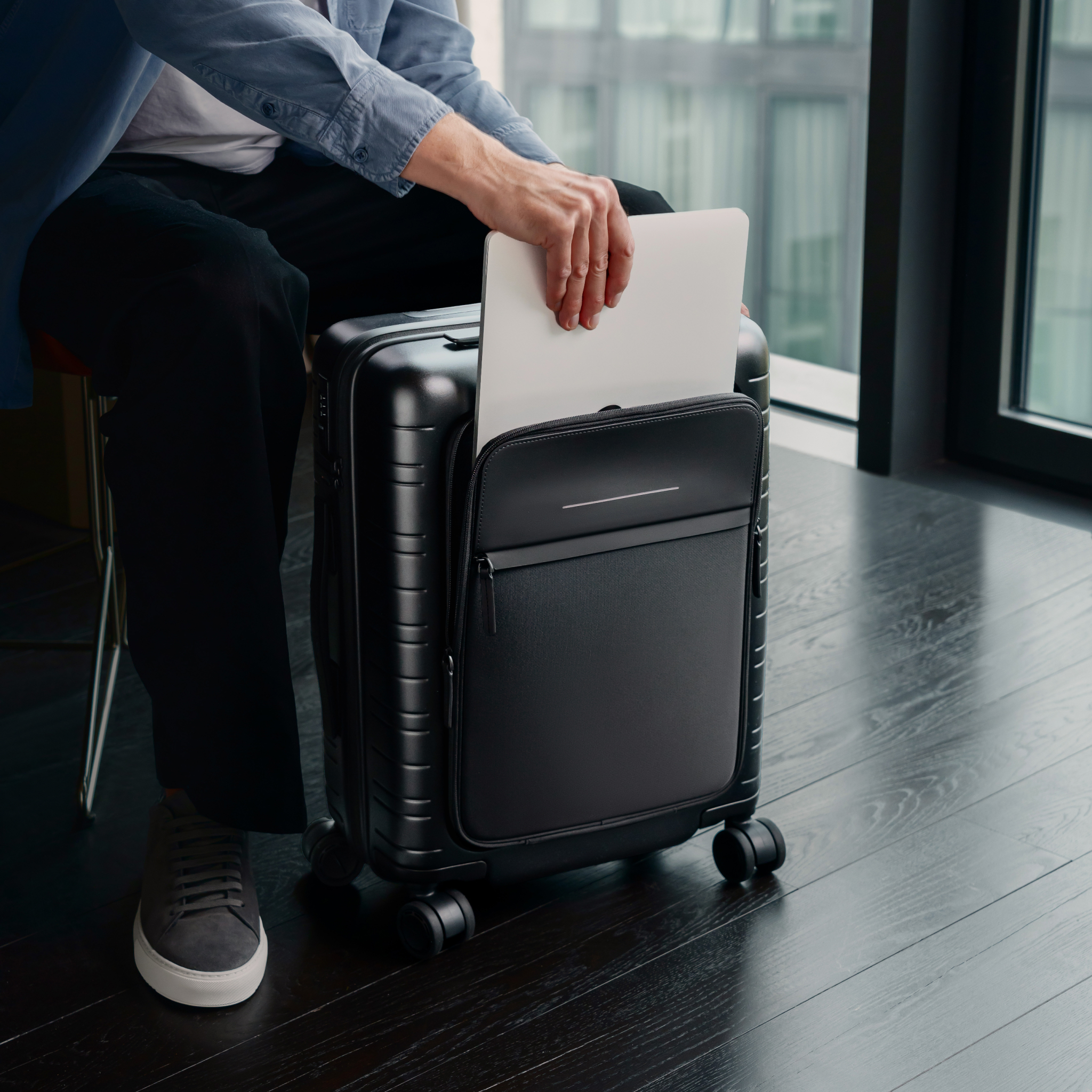 M5 Pro Kabinentrolley (55 cm) - Night Blue