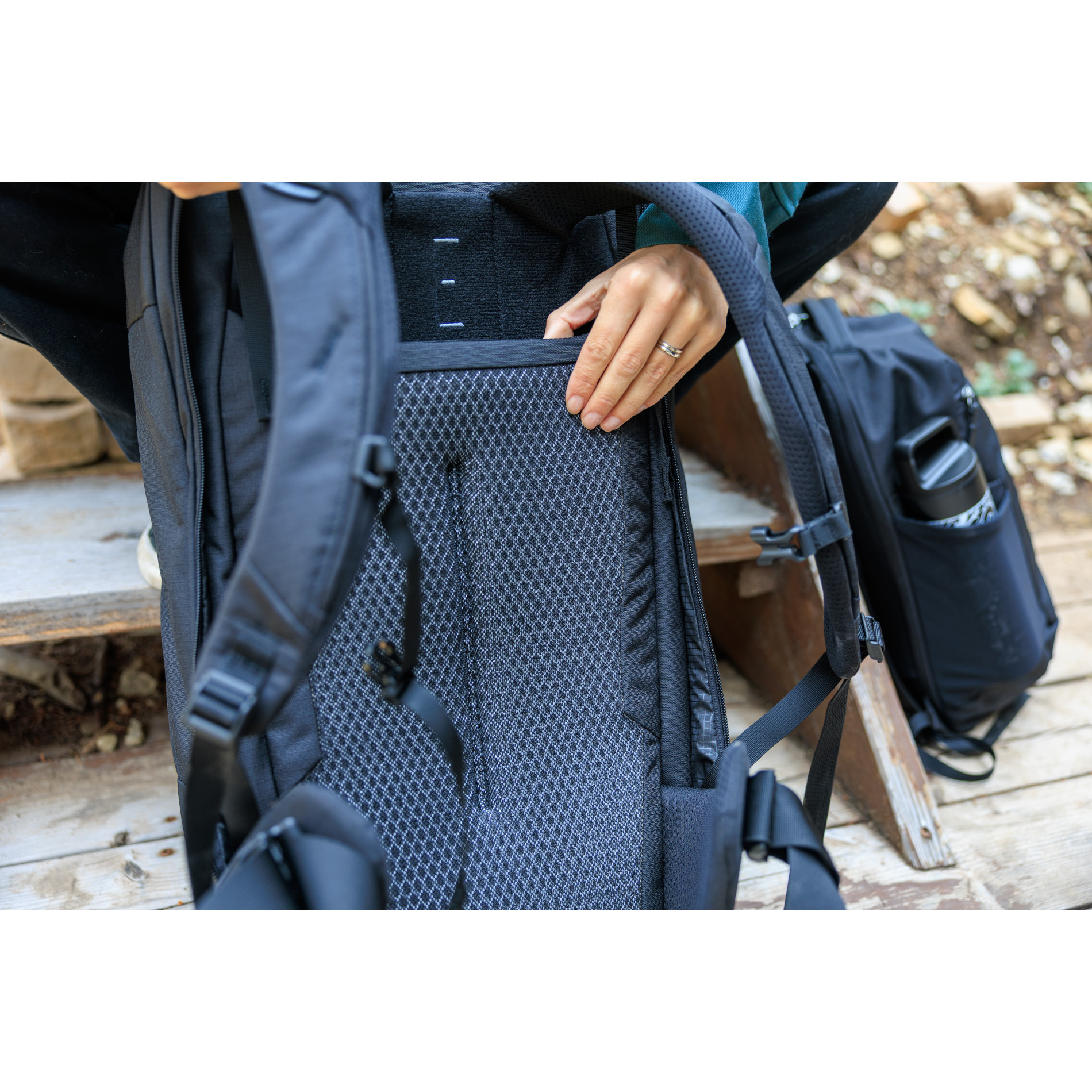 BORDER 50+15 - BLACK LICHEN