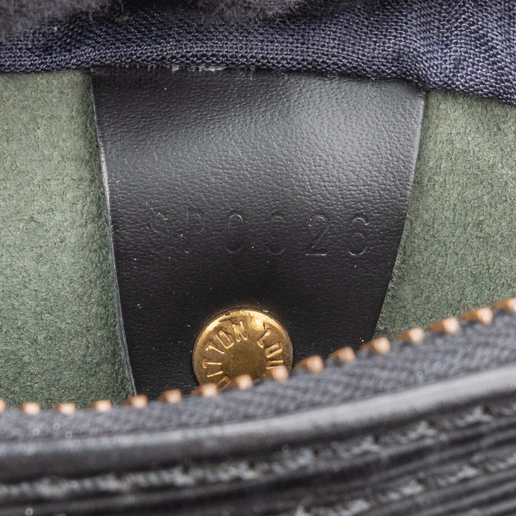 Louis Vuitton Noir Epi Leather Speedy 25 Handbag