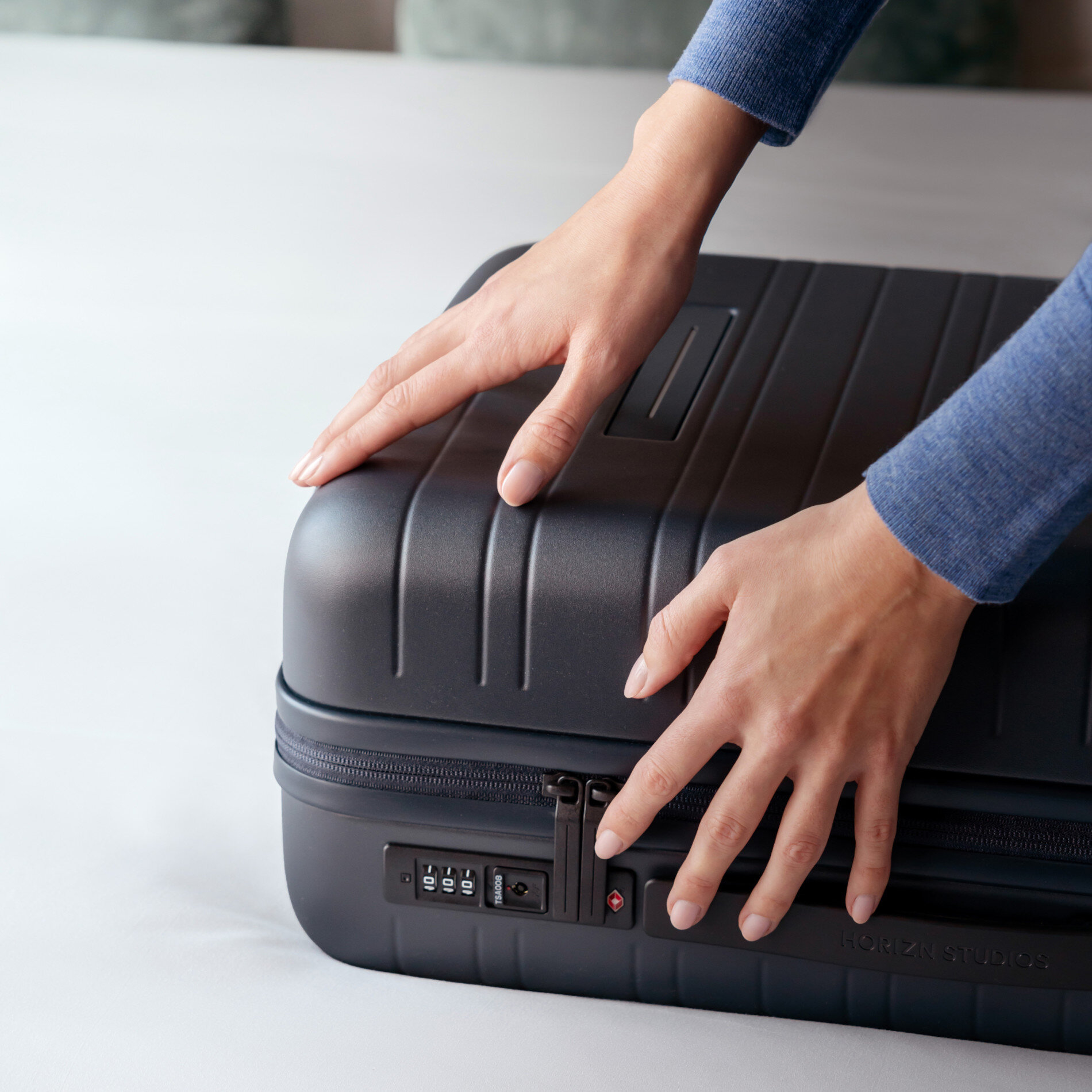 H6 Pro Trolley (64 cm) - Night Blue