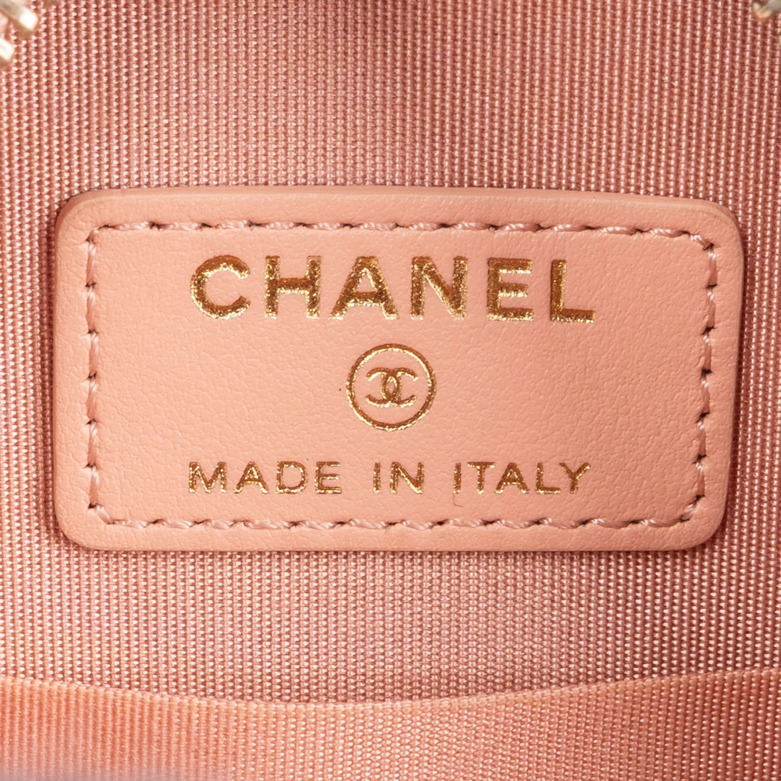 Chanel – 19 Round Crossbody Bag