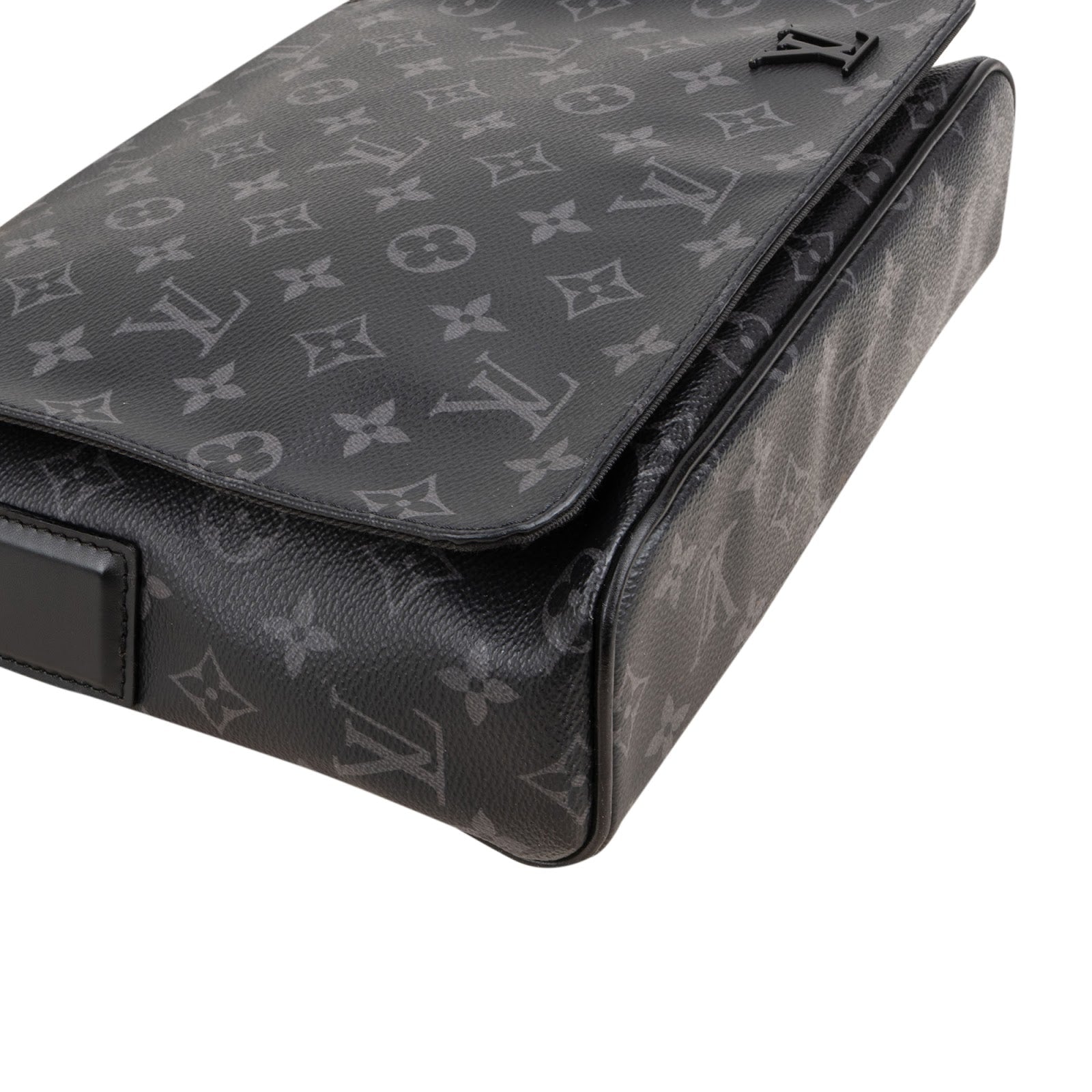 Louis Vuitton – District PM Crossbody Bag