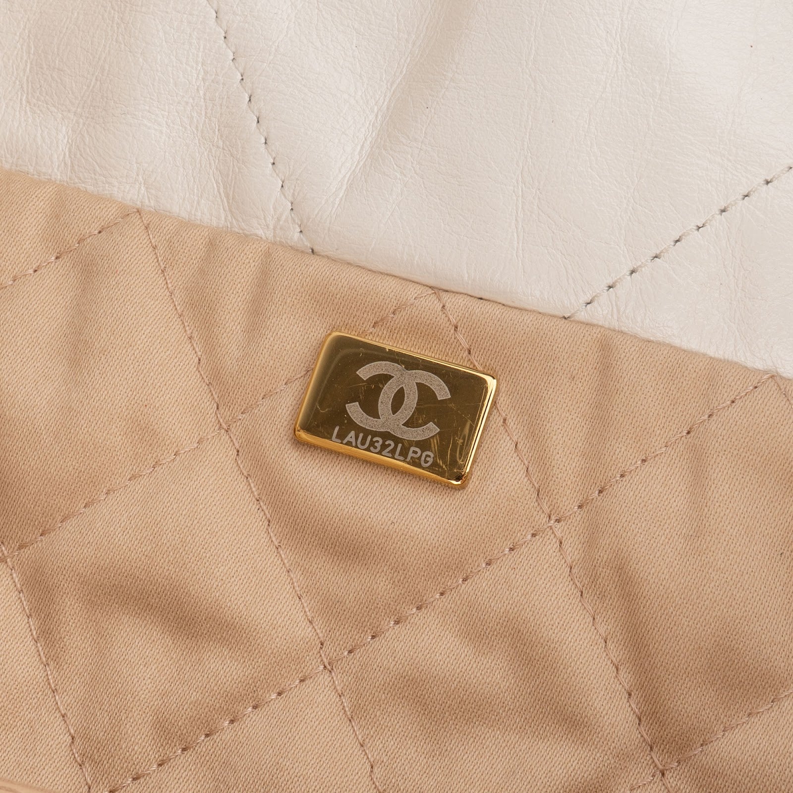 Chanel 22 White Quilted Lambskin Hobo Shoulder Bag
