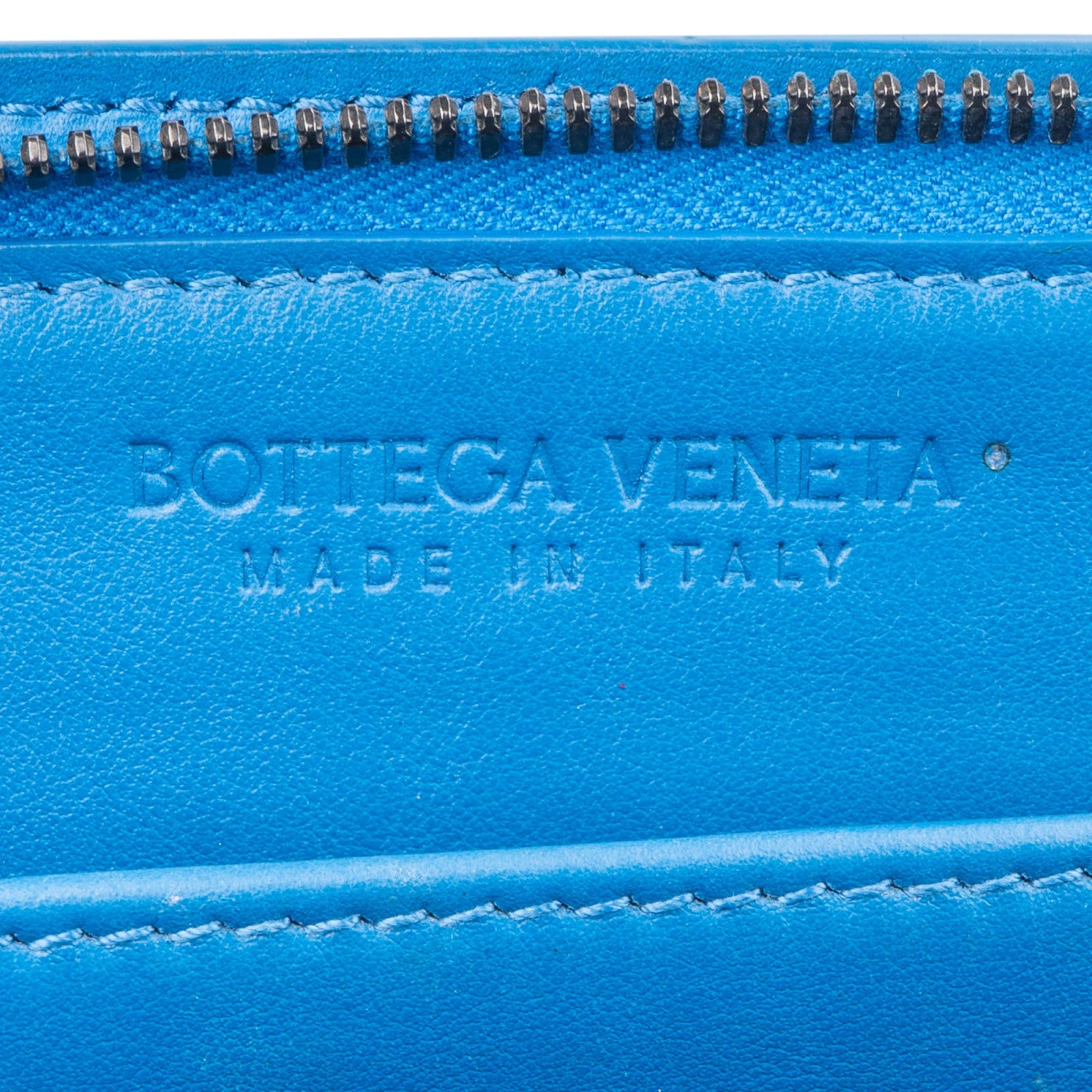 Pochette Bottega Veneta en cuir Intrecciato bleu