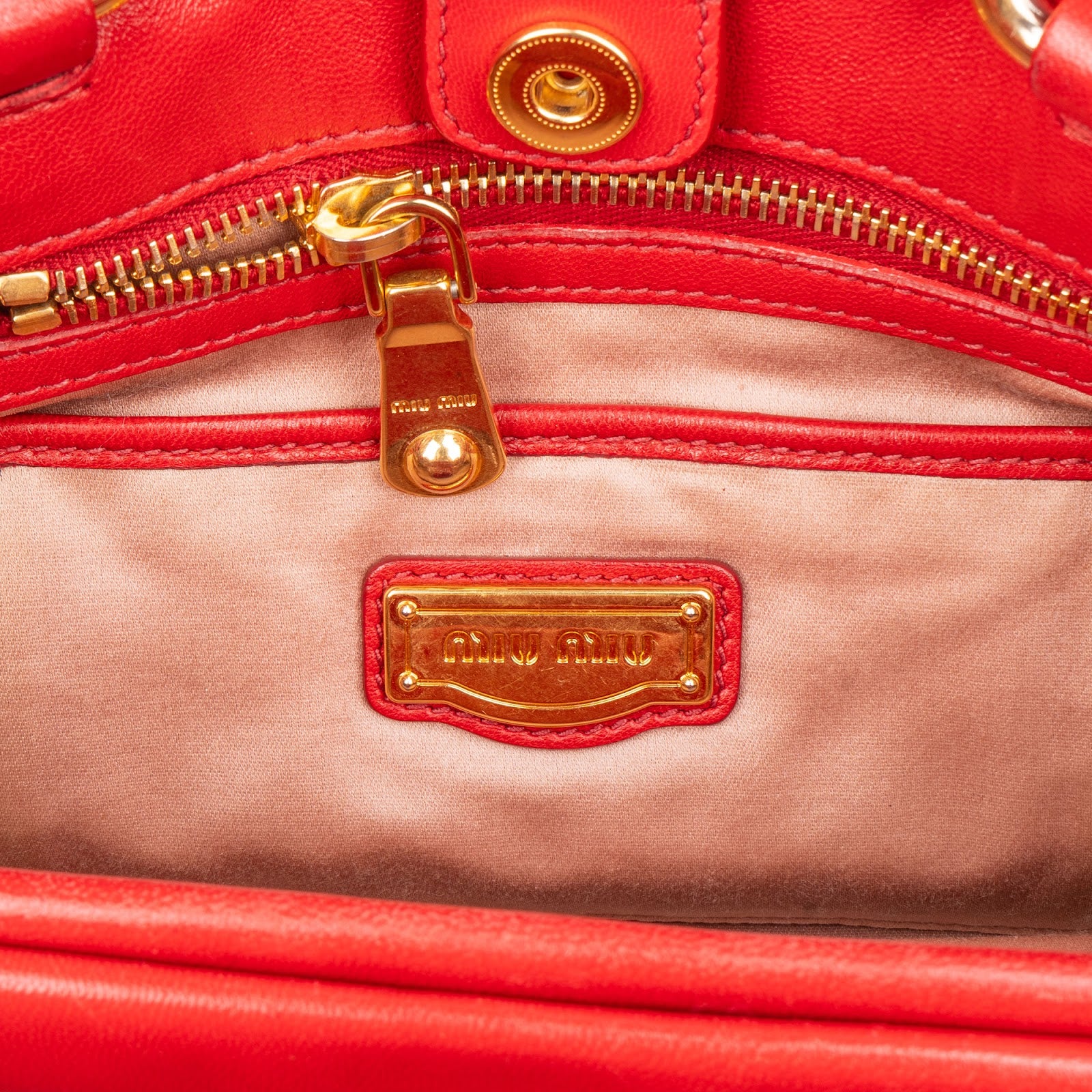 Petit sac à main Miu Miu en cuir nappa matelassé avec poignée sur le dessus