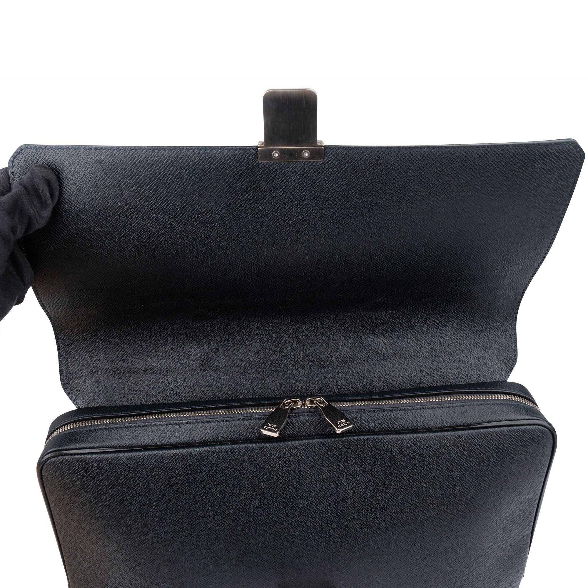 Louis Vuitton Bleu Taiga Leather Vassili PM Business Tasche