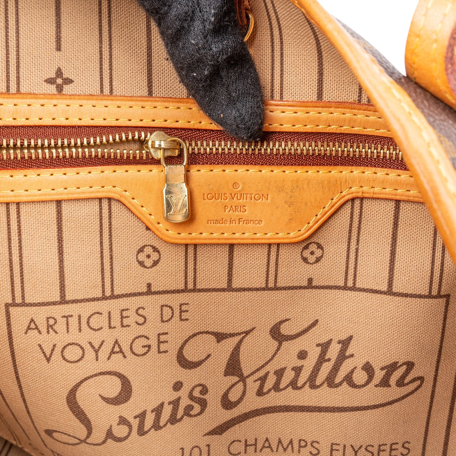 Louis Vuitton - Neverfull MM Shoulder Bag