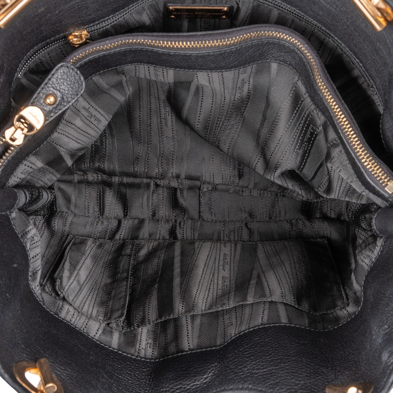Sac à bandoulière Gancini en cuir grainé de Salvatore Ferragamo