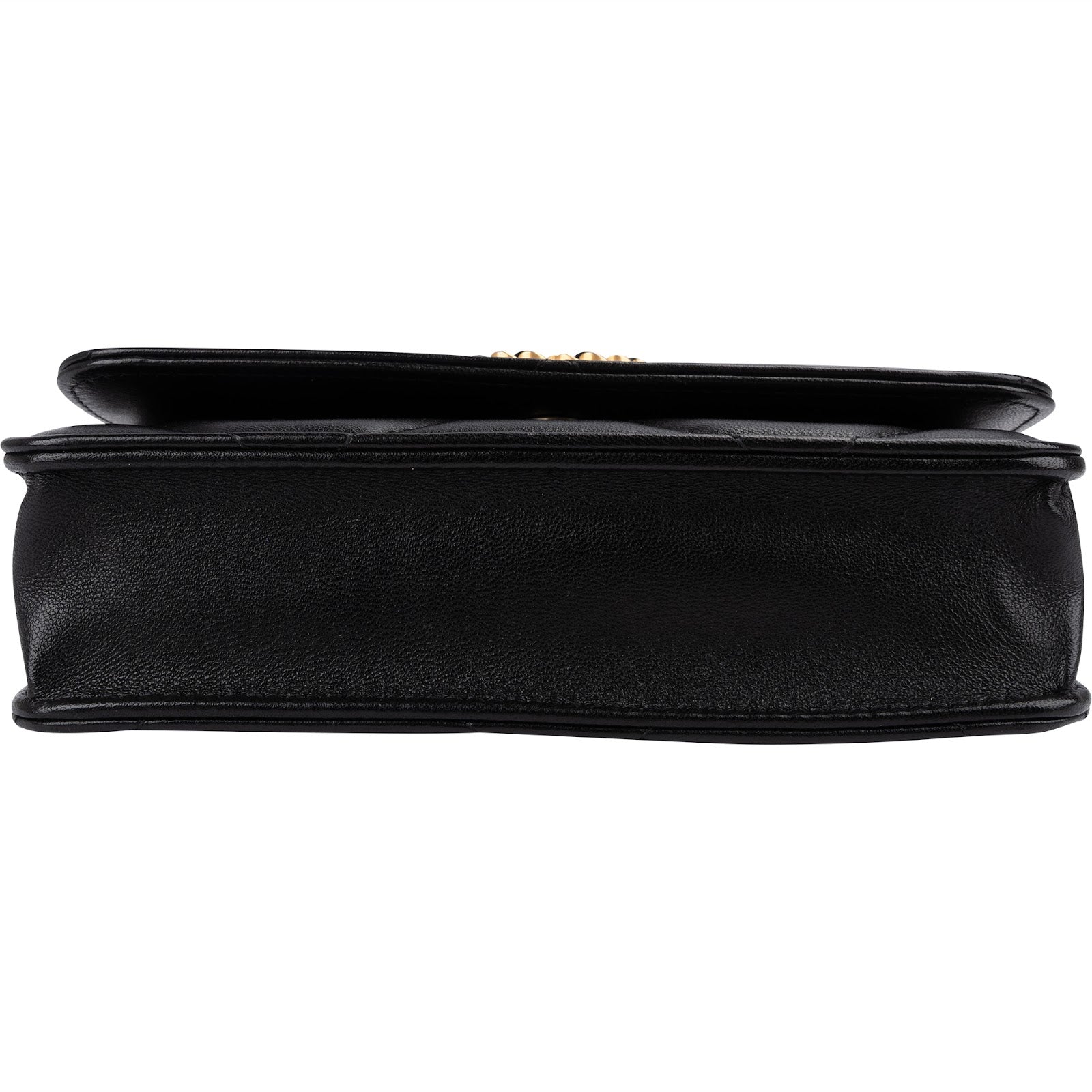Chanel – 19 Wallet on Chain (WOC)
