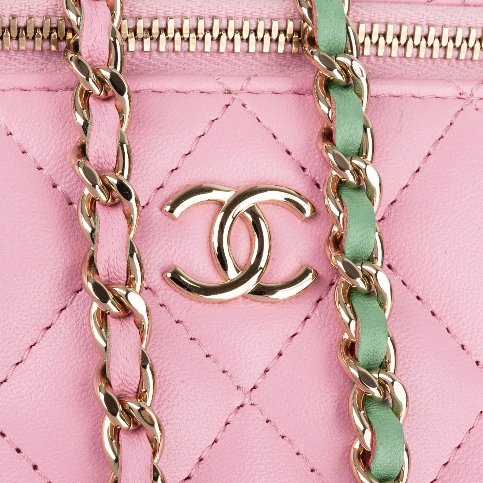 Chanel – Vanity Case Bicolor Quilted Lambskin