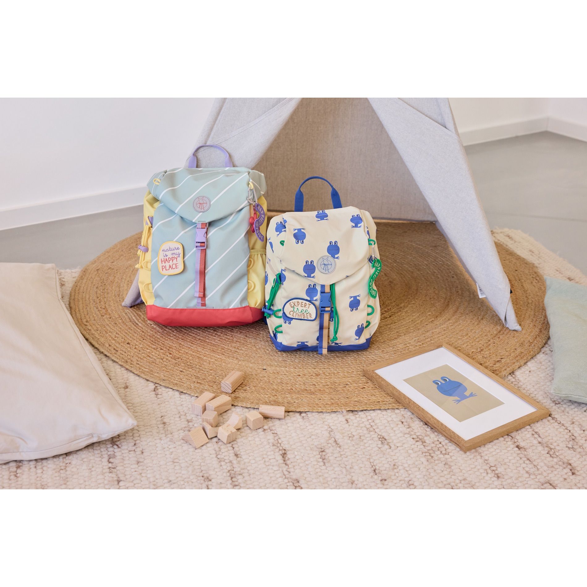 Big Outdoor Backpack Happy Trails - frog