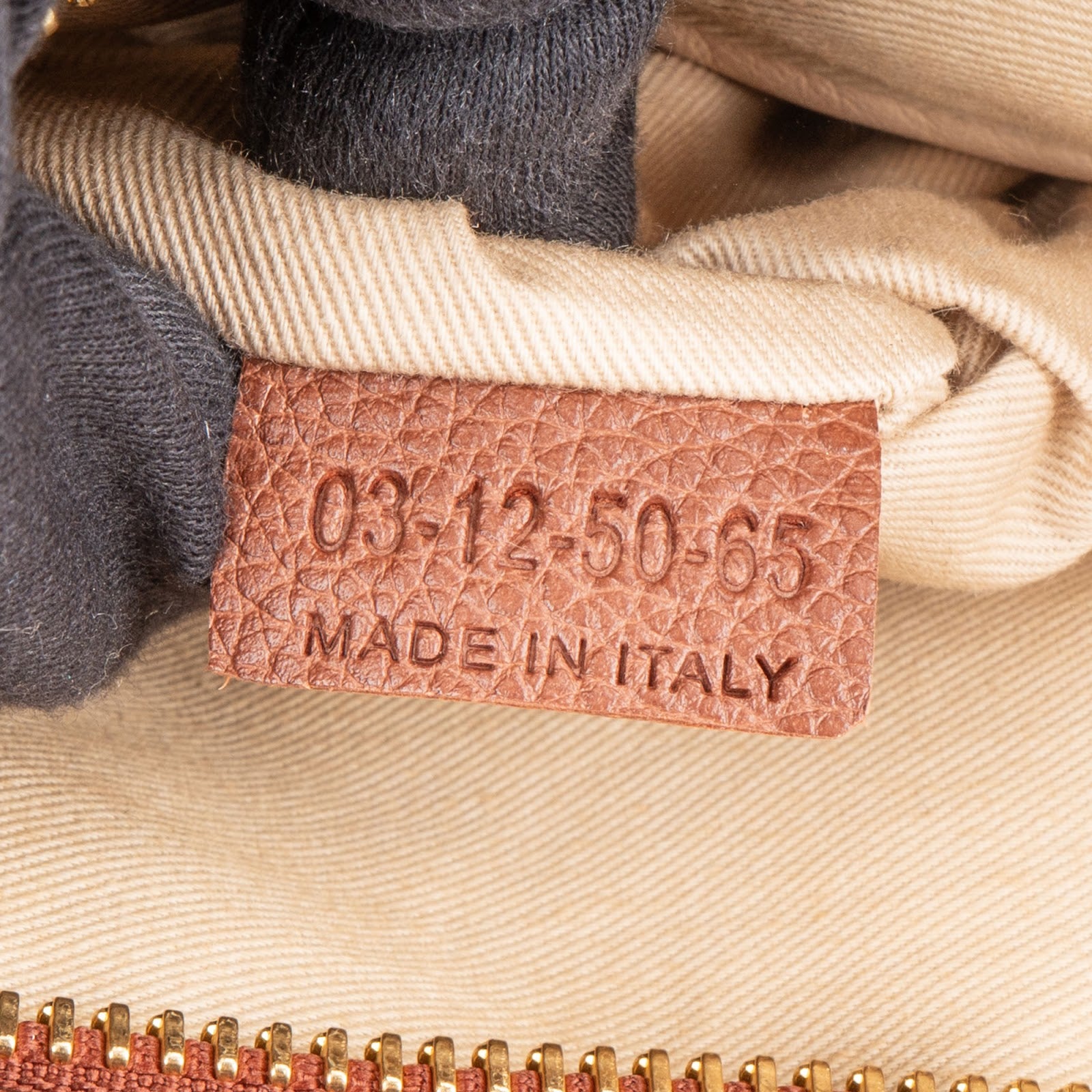 Chloé Grained Leather Paraty Shoulder Handbag