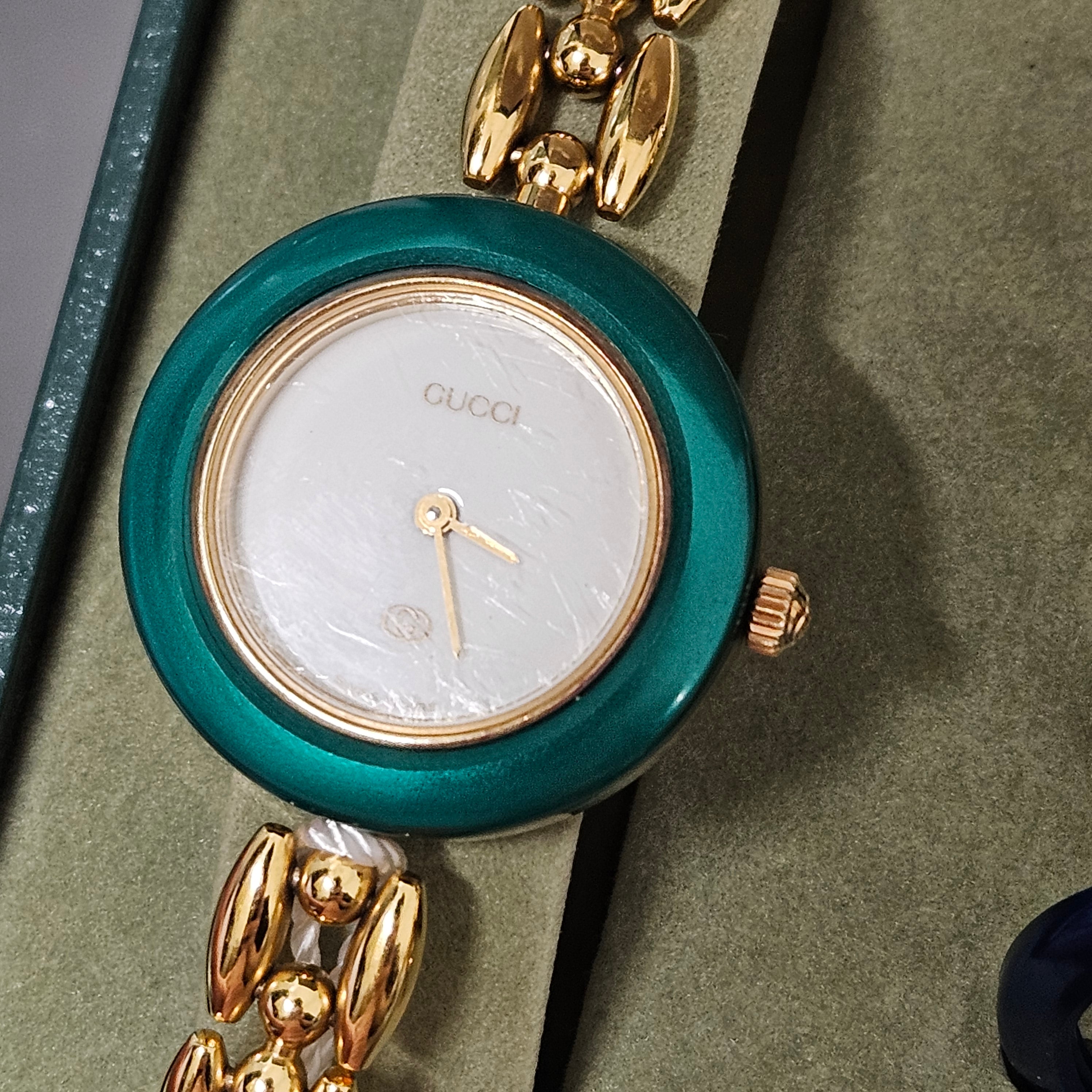 GUCCI – Gold Tone Change Bezel 1100L dameshorloge