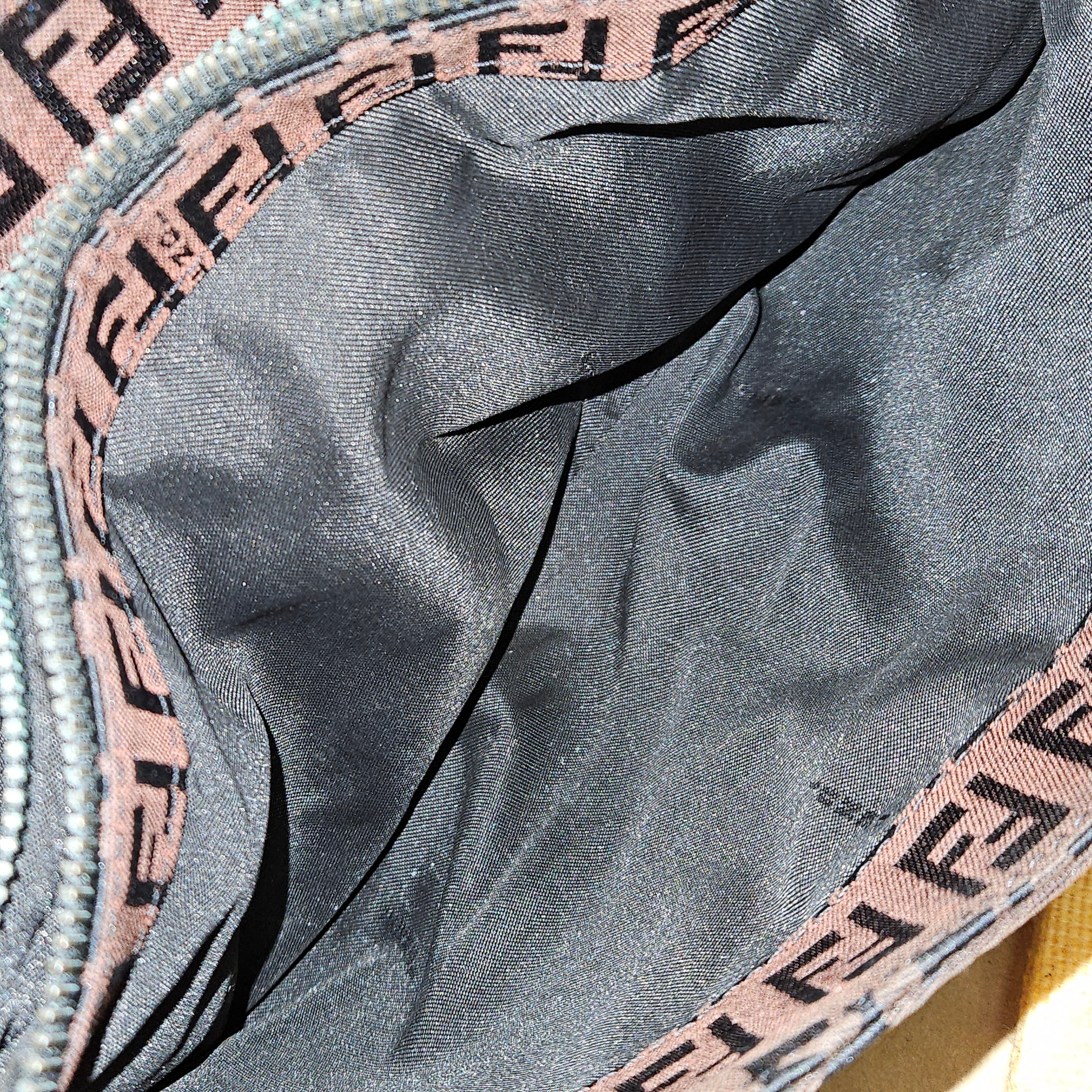 Sac à bandoulière Fendi FF Monogram Baguette à boucle
