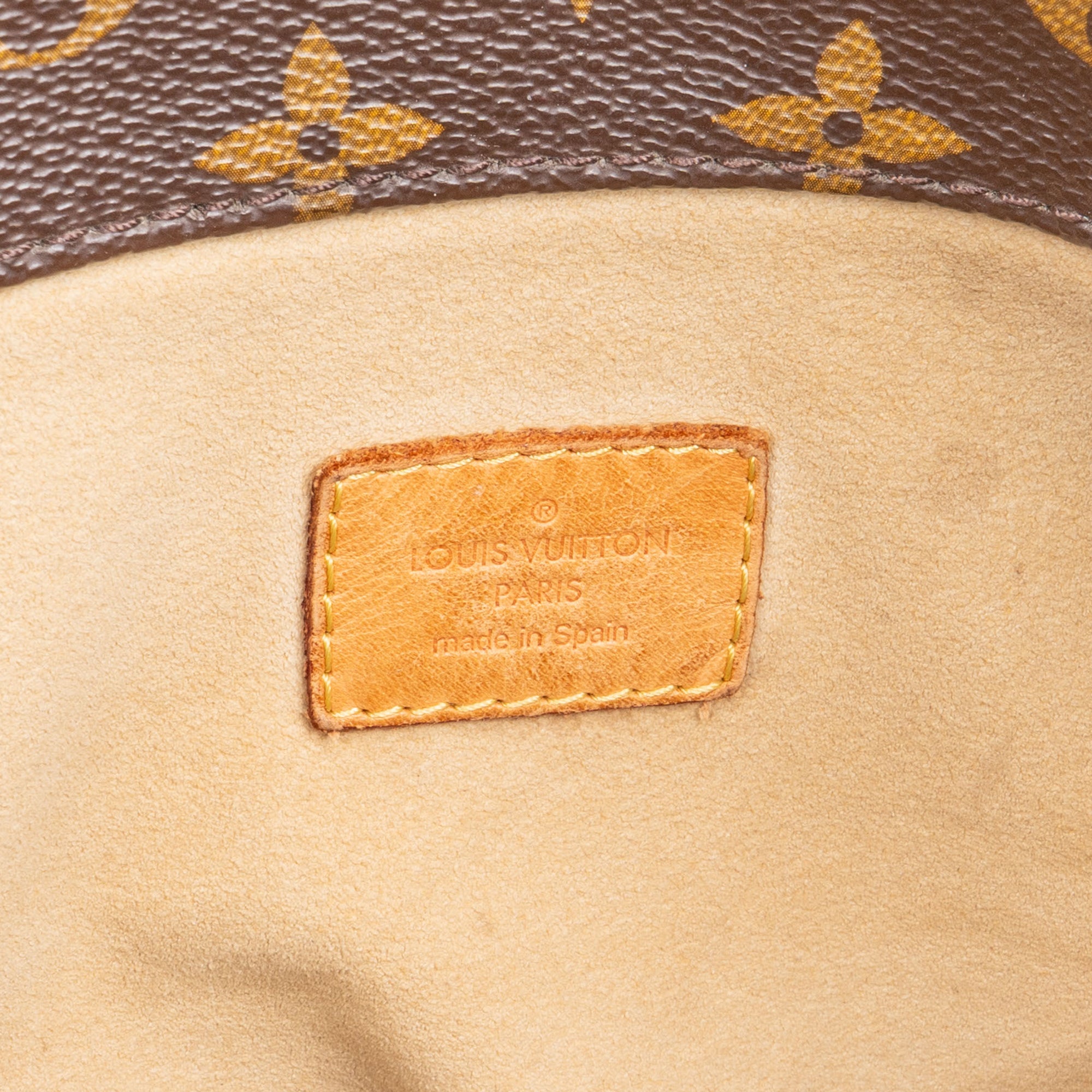 Louis Vuitton Canvas Monogram Artsy MM Handbag